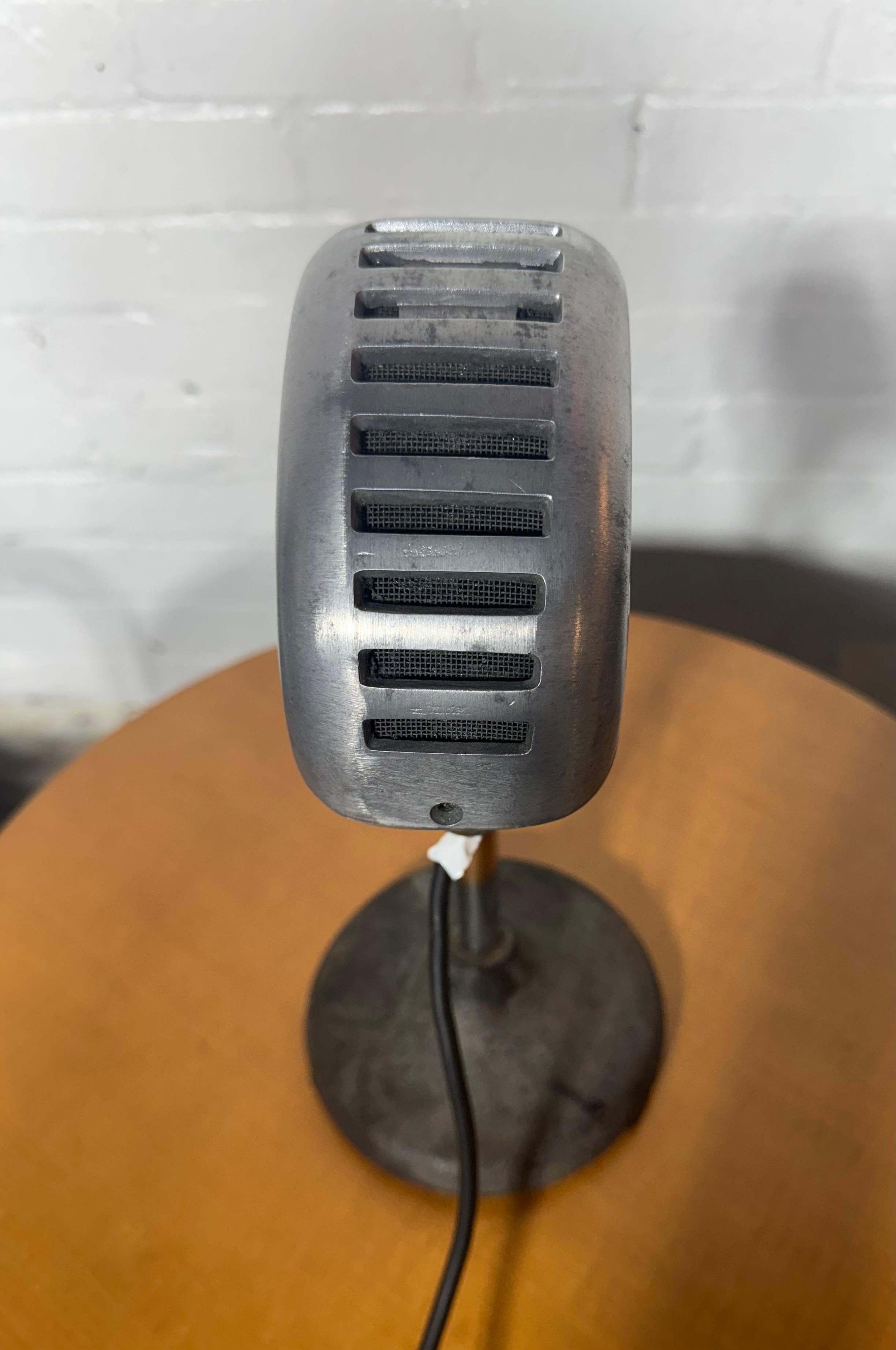 Aluminium MICROPHONE Art Déco/Moderniste des années 1940 en aluminium « Amperite » ruban RBLG en vente