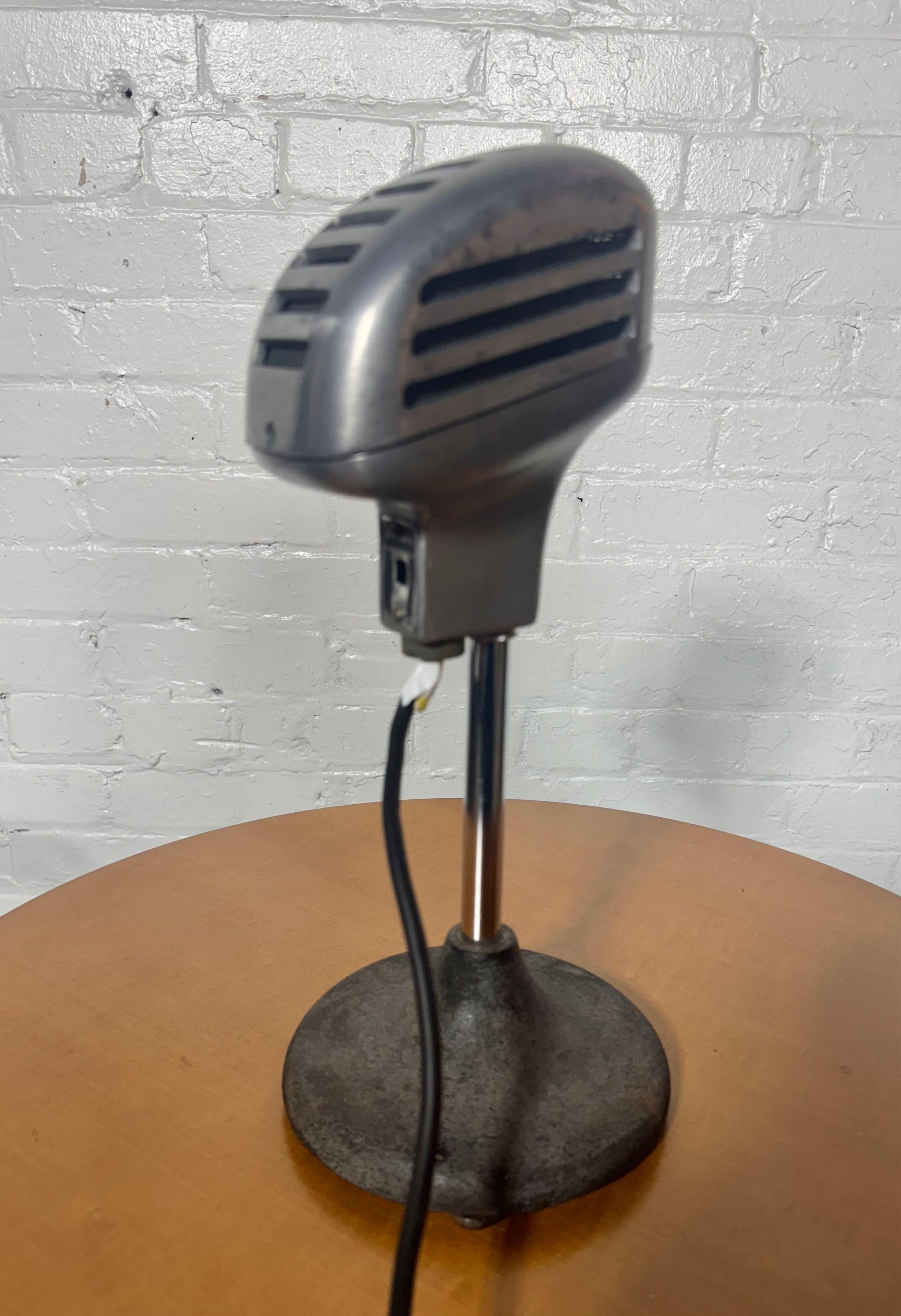 MICROPHONE Art Déco/Moderniste des années 1940 en aluminium « Amperite » ruban RBLG en vente 1