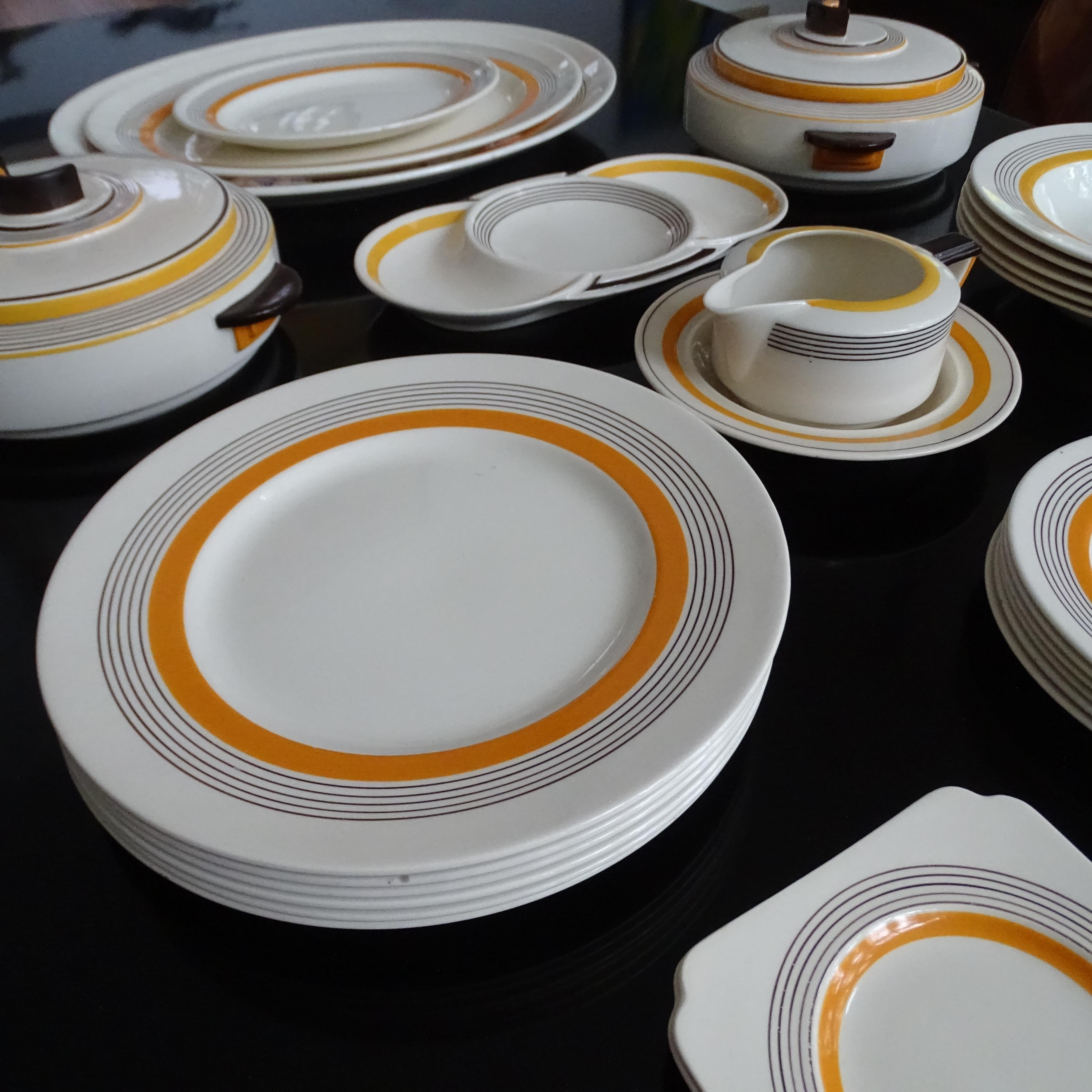 Mid-20th Century Art Deco Modernist 27-Pcs Royal Doulton England China Dinnerware Service For Sale