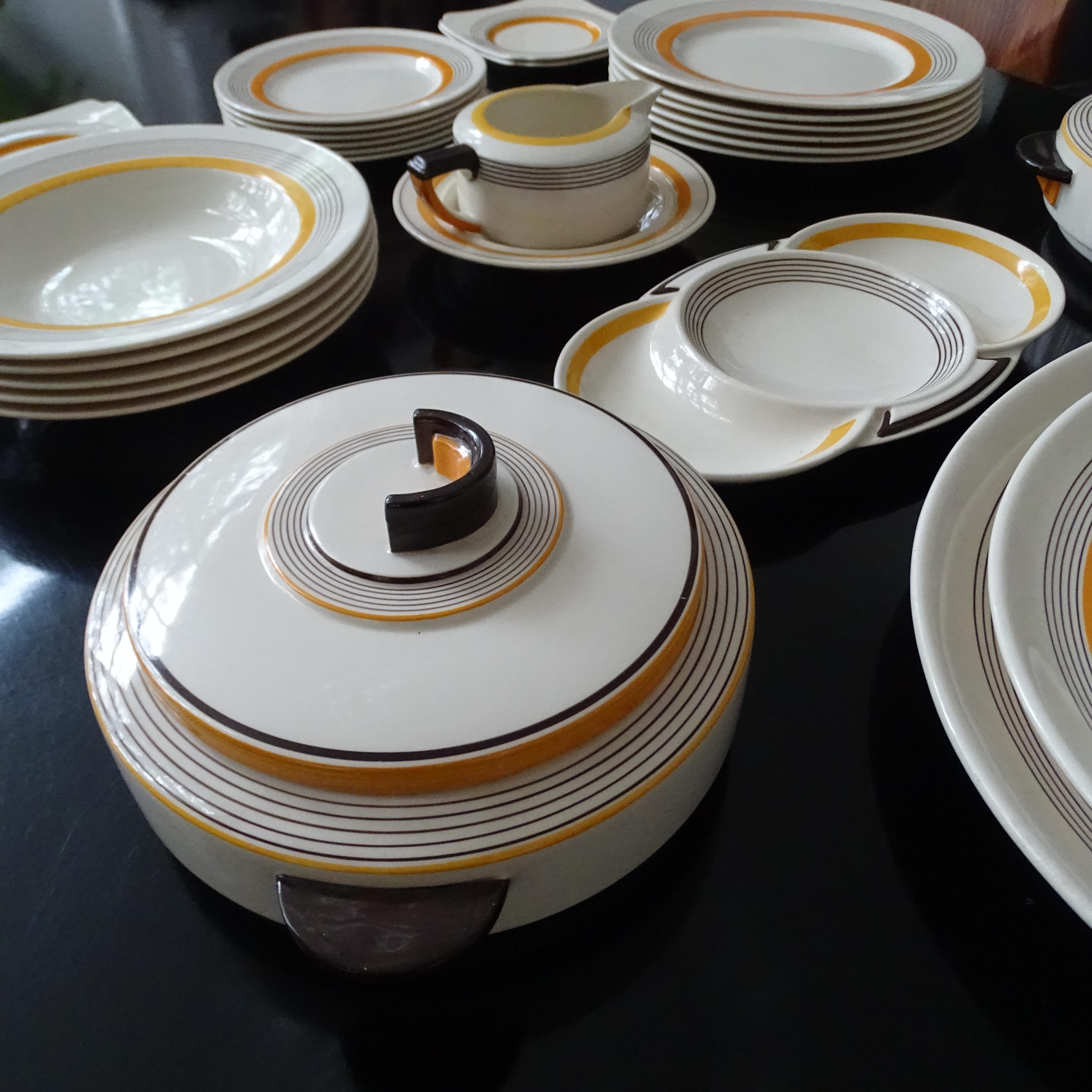 Art Deco Modernist 27-Pcs Royal Doulton England China Dinnerware Service For Sale 2
