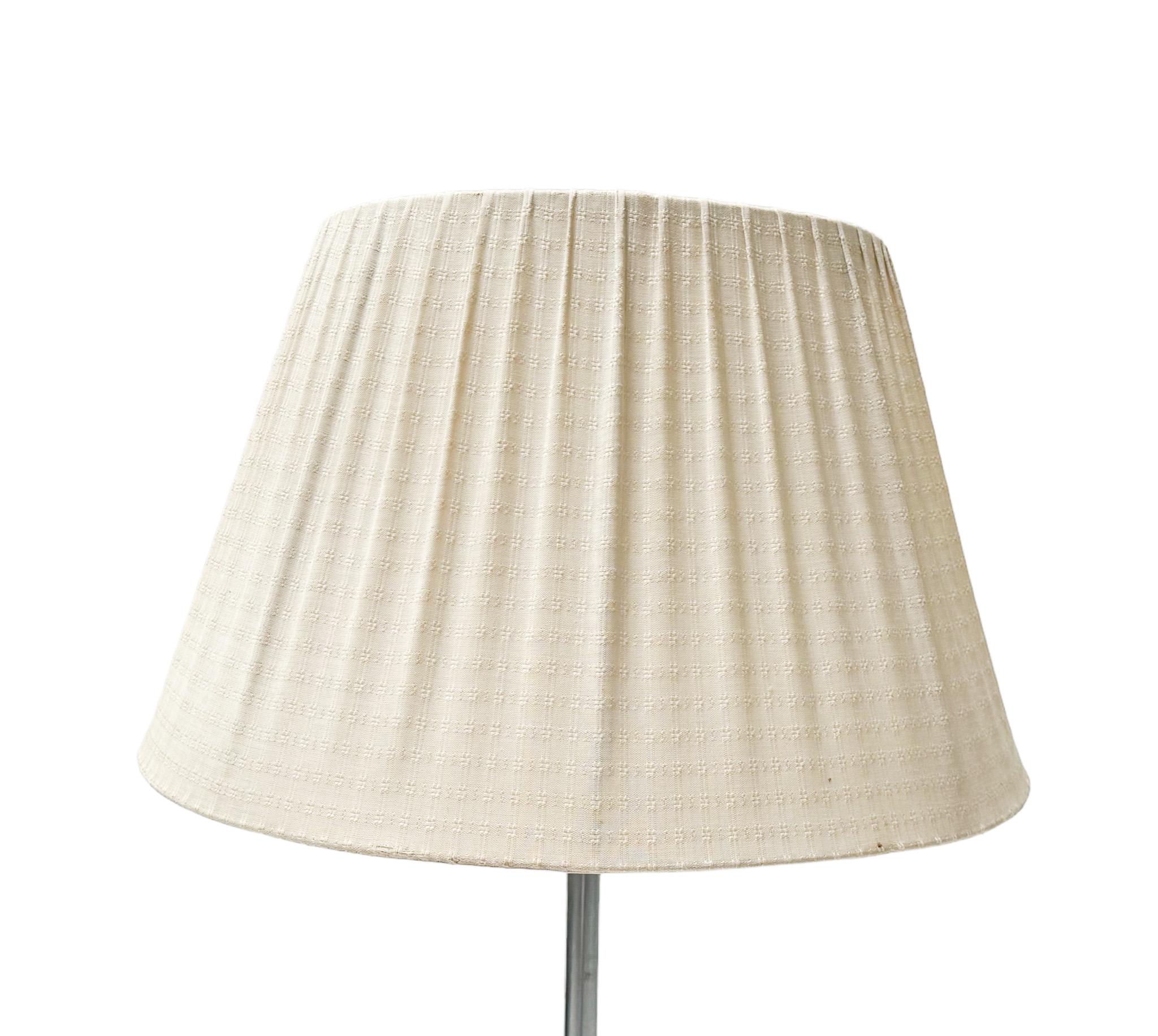 Modernistische Art-Déco-Stehlampe 6004 oder 640B von W.H. Gispen für Gispen, 1935 (Stoff) im Angebot