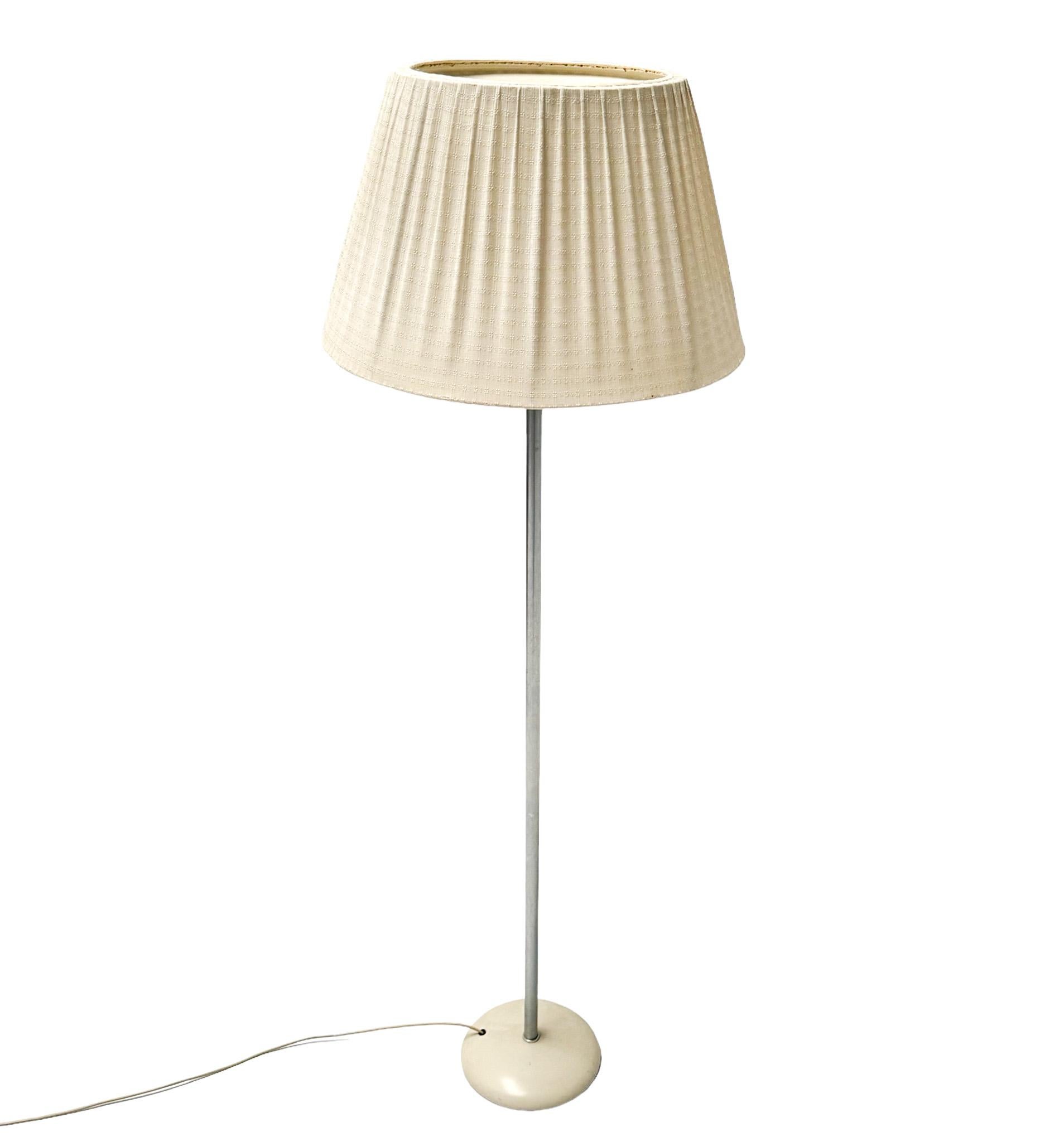 Modernistische Art-Déco-Stehlampe 6004 oder 640B von W.H. Gispen für Gispen, 1935 im Angebot 1