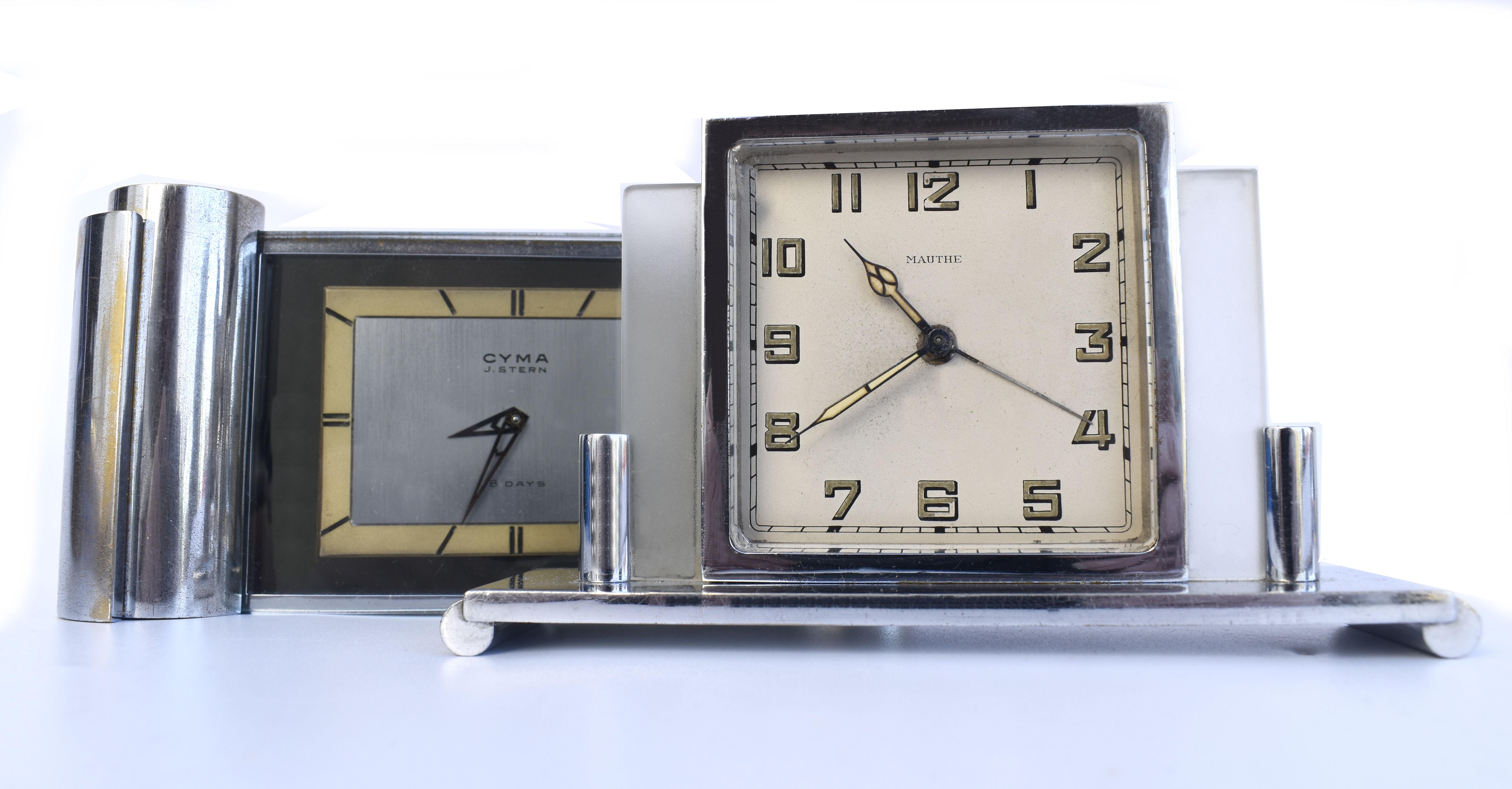 Laiton Horloge Art Déco moderniste de 8 jours en chrome par CYMA, c1930 en vente