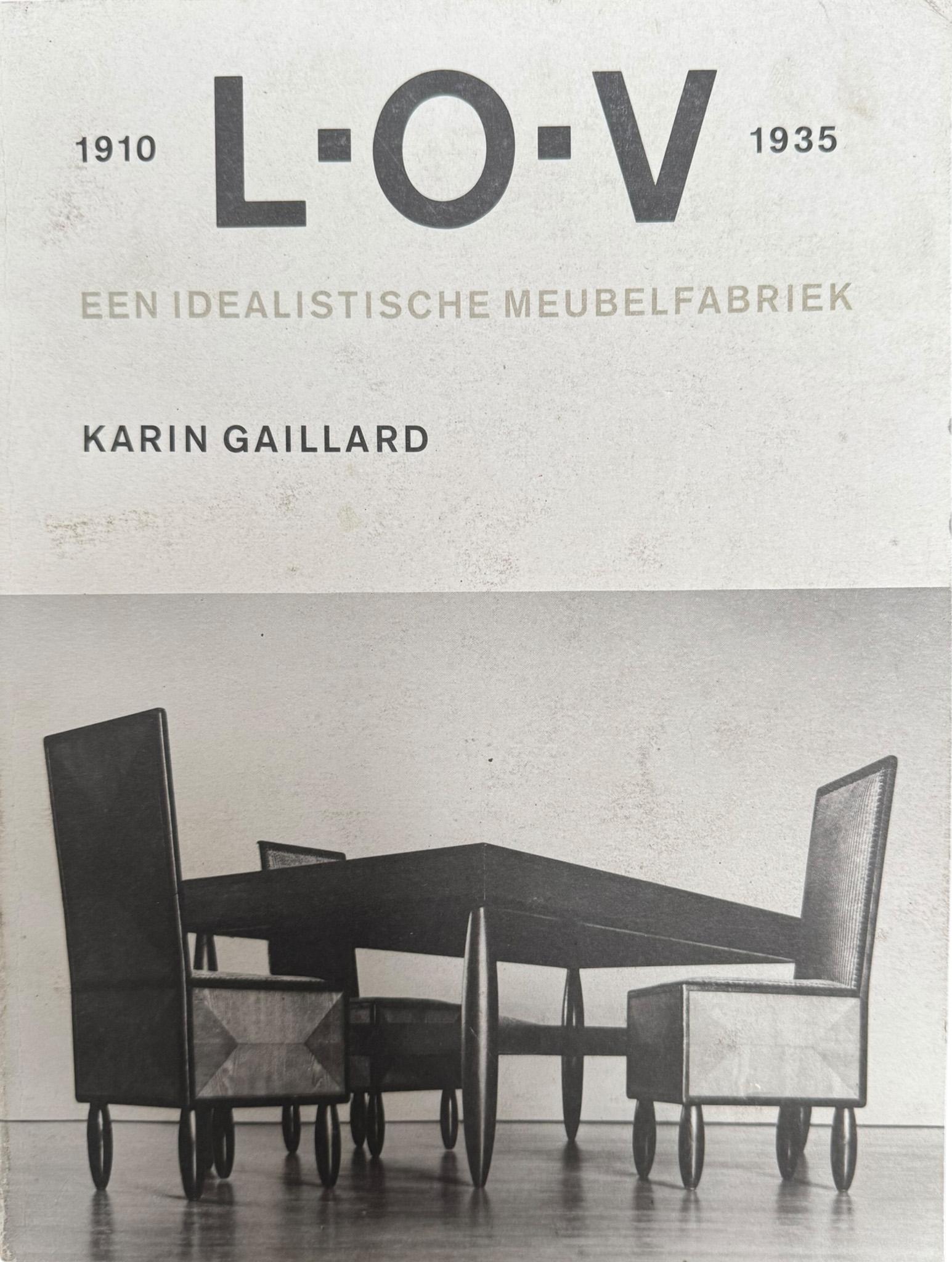 Magnificent and ultra rare Art Deco Modernist armoire or wardrobe.
Design by A.H.Jansen for L.O.V. Oosterbeek.
Striking Dutch design from the 1920s.
Original red stained beech base with original solid macassar knobs and original solid macassar