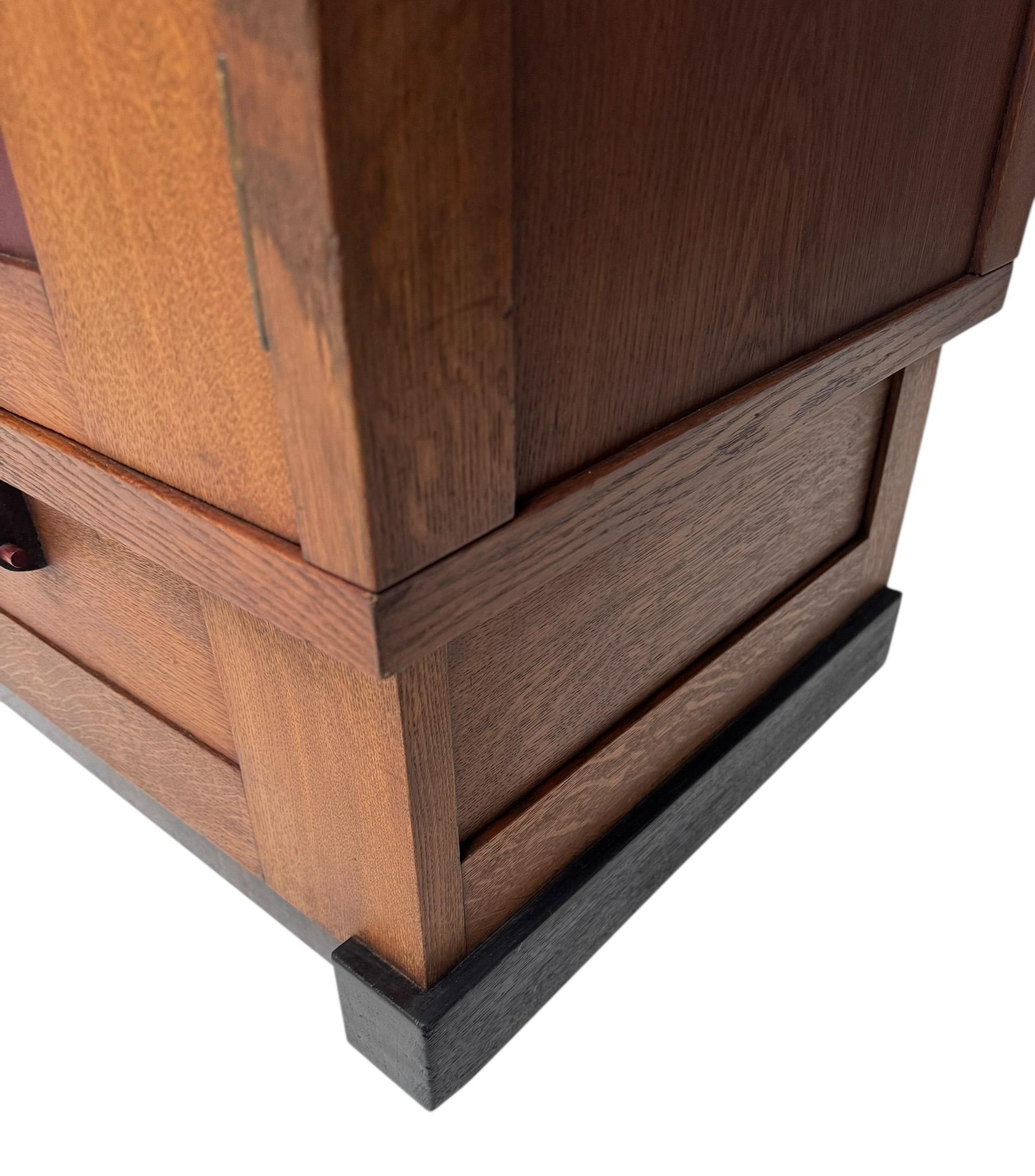 Art Deco Modernist Kleiderschrank oder Garderobe von J.J. Zijfers Amsterdam, 1920er-Jahre im Angebot 3