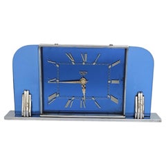Horloge électrique Art Déco moderniste en verre bleu par Smiths Clockmakers, vers 1930