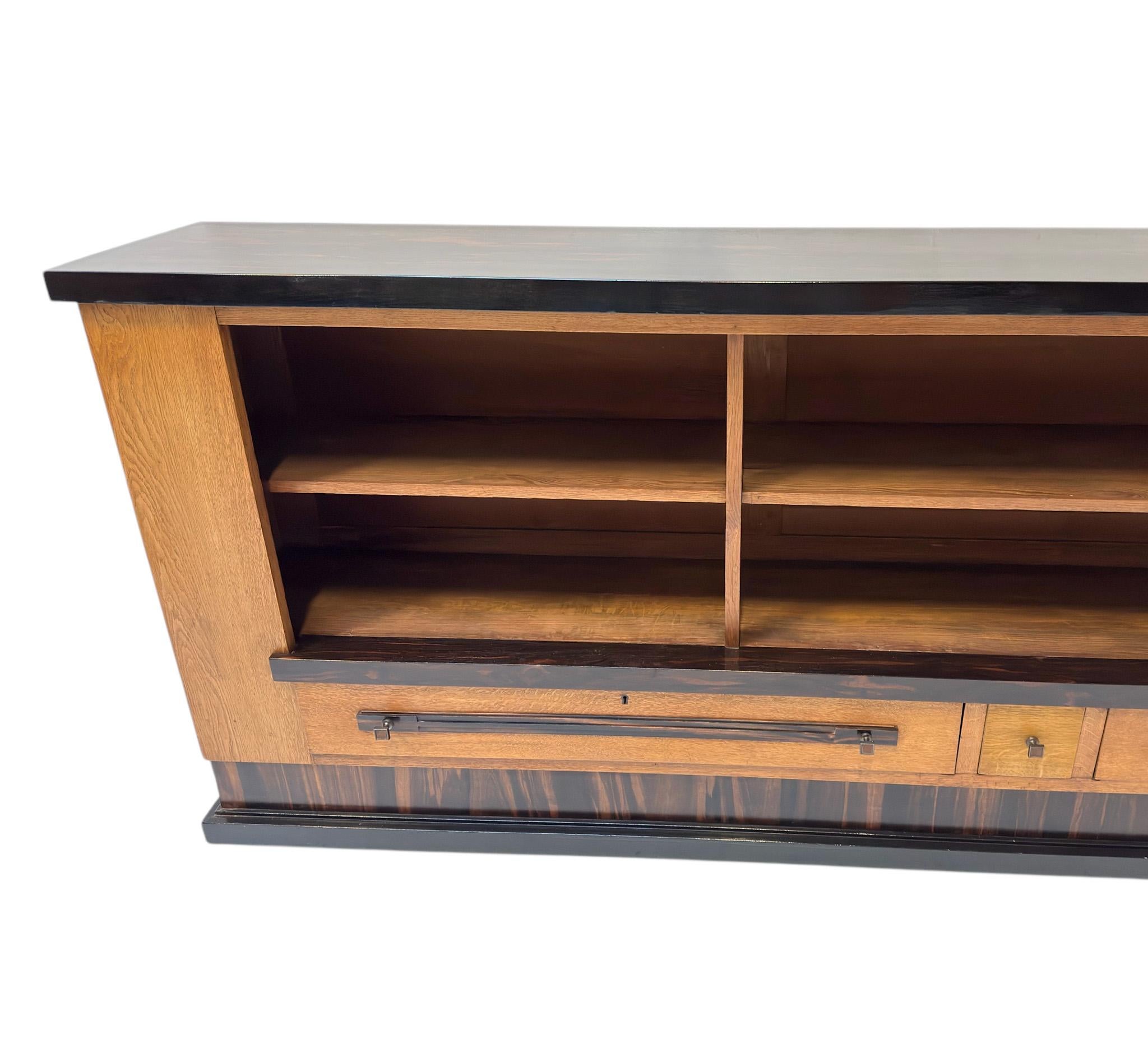 Ottone Libreria o credenza modernista Art Déco di Hendrik Wouda per Pander, 1924 in vendita