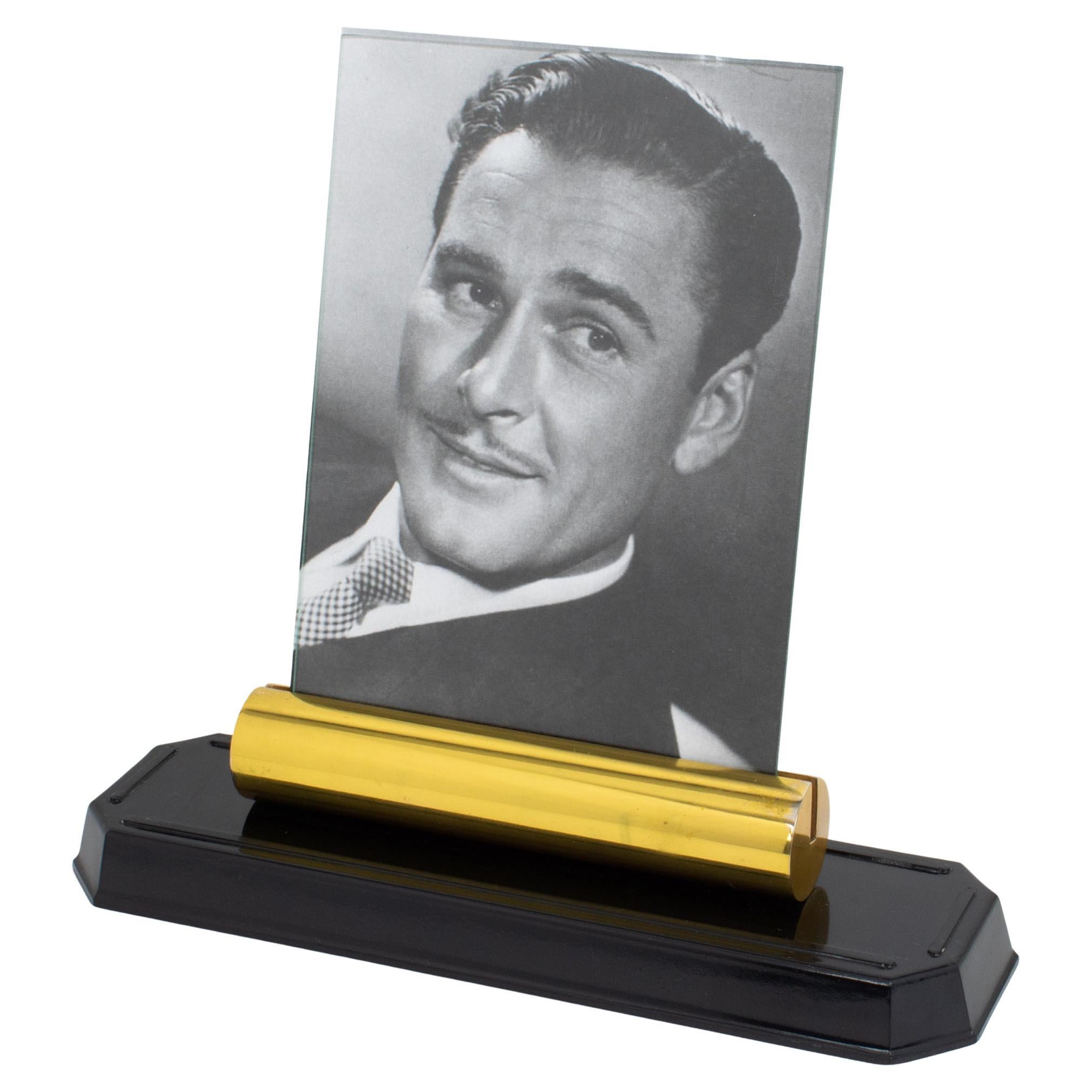 Cadre photo moderniste Art déco en laiton et bakélite, années 1940 en vente