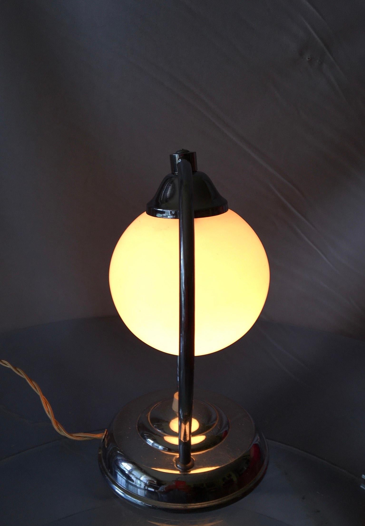 Art Deco Modernist Brass Table Lamp, France, 1930 For Sale 5