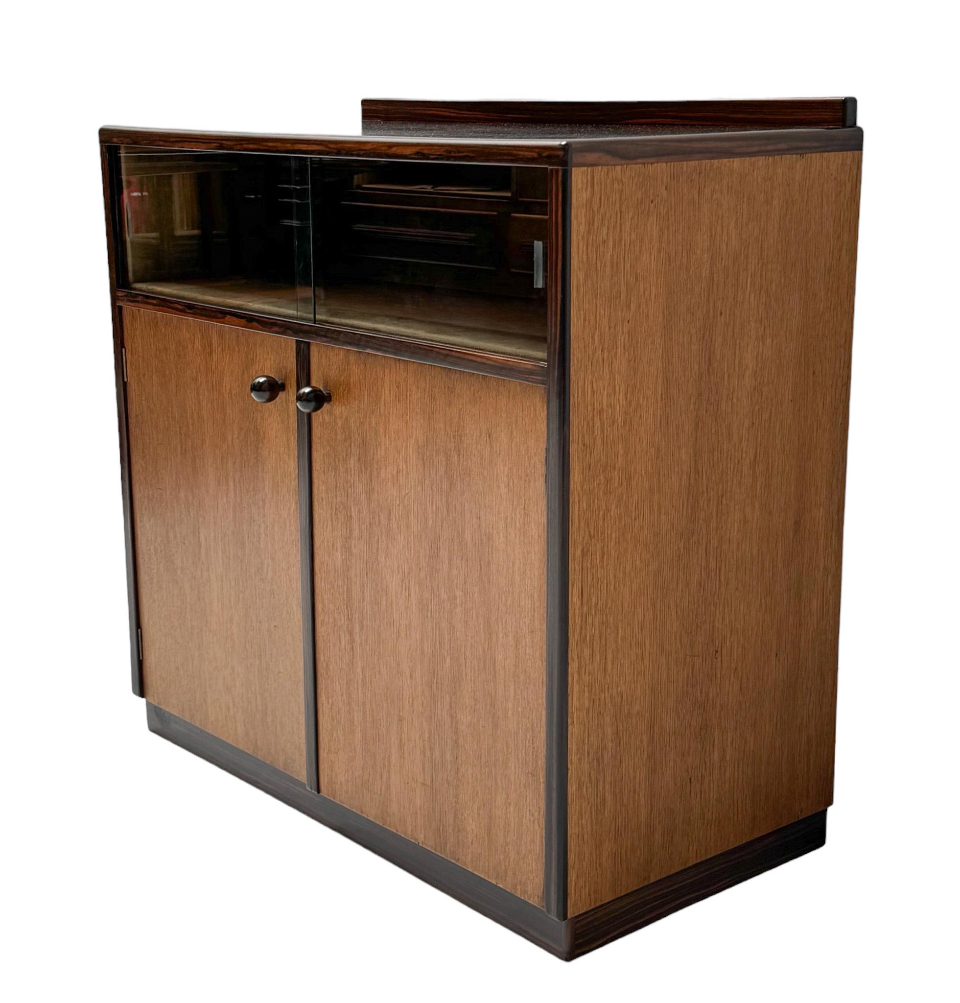Modernistischer Art-Déco-Schrank von Anton Lucas Leiden, 1920er Jahre im Zustand „Gut“ im Angebot in Amsterdam, NL