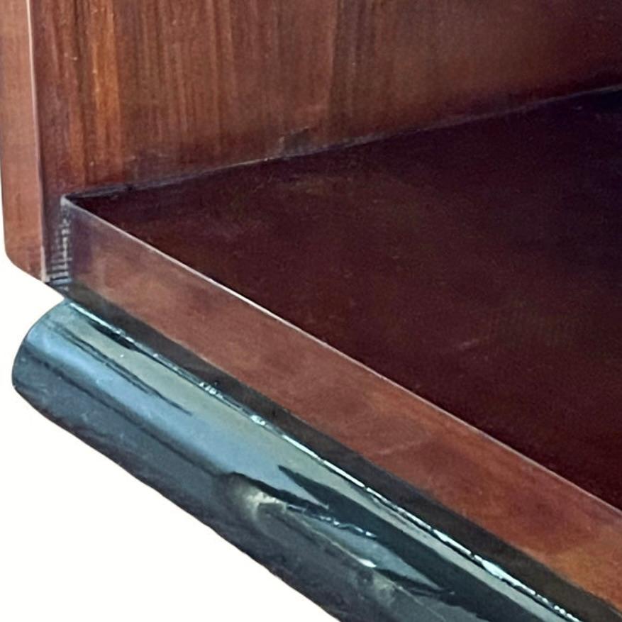 Palissandro Cabinet Modernista Art Deco francese del 1930 circa in vendita