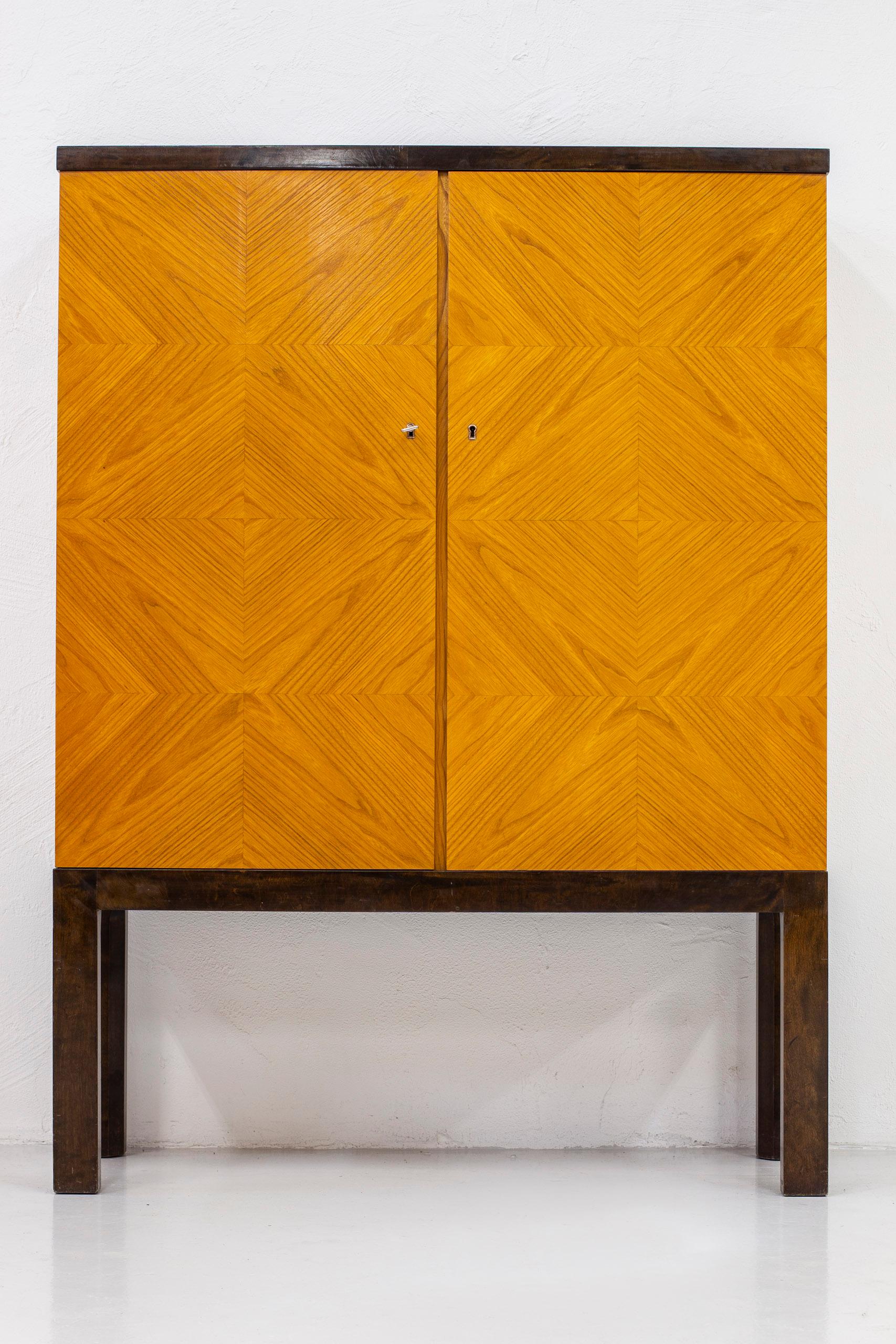 Art Deco/ Modernist Cabinet in the Style of Otto Schulz, Sweden, 1930s For Sale 4