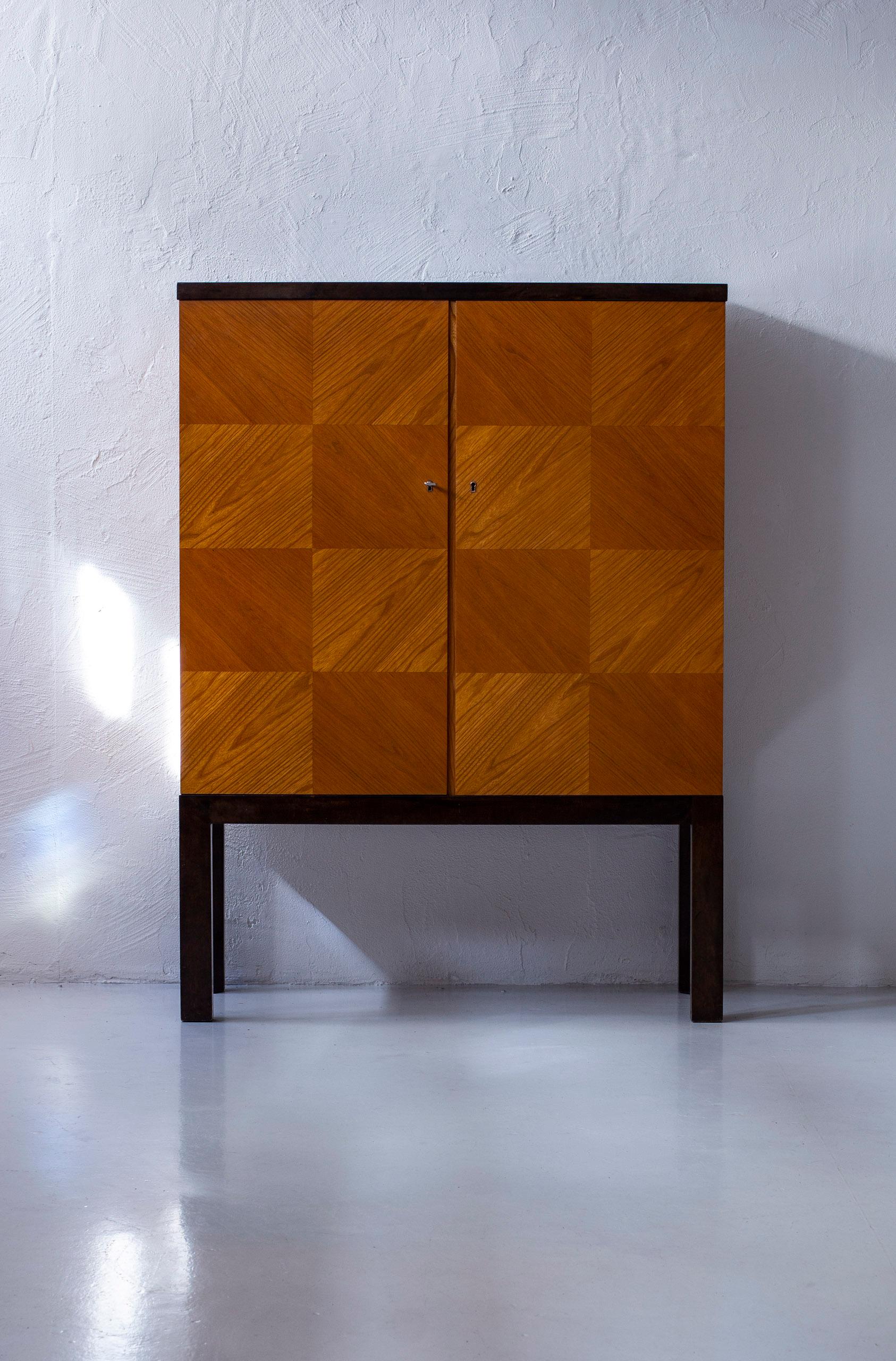 Art Deco/ Modernist Cabinet in the Style of Otto Schulz, Sweden, 1930s In Good Condition For Sale In Hägersten, SE