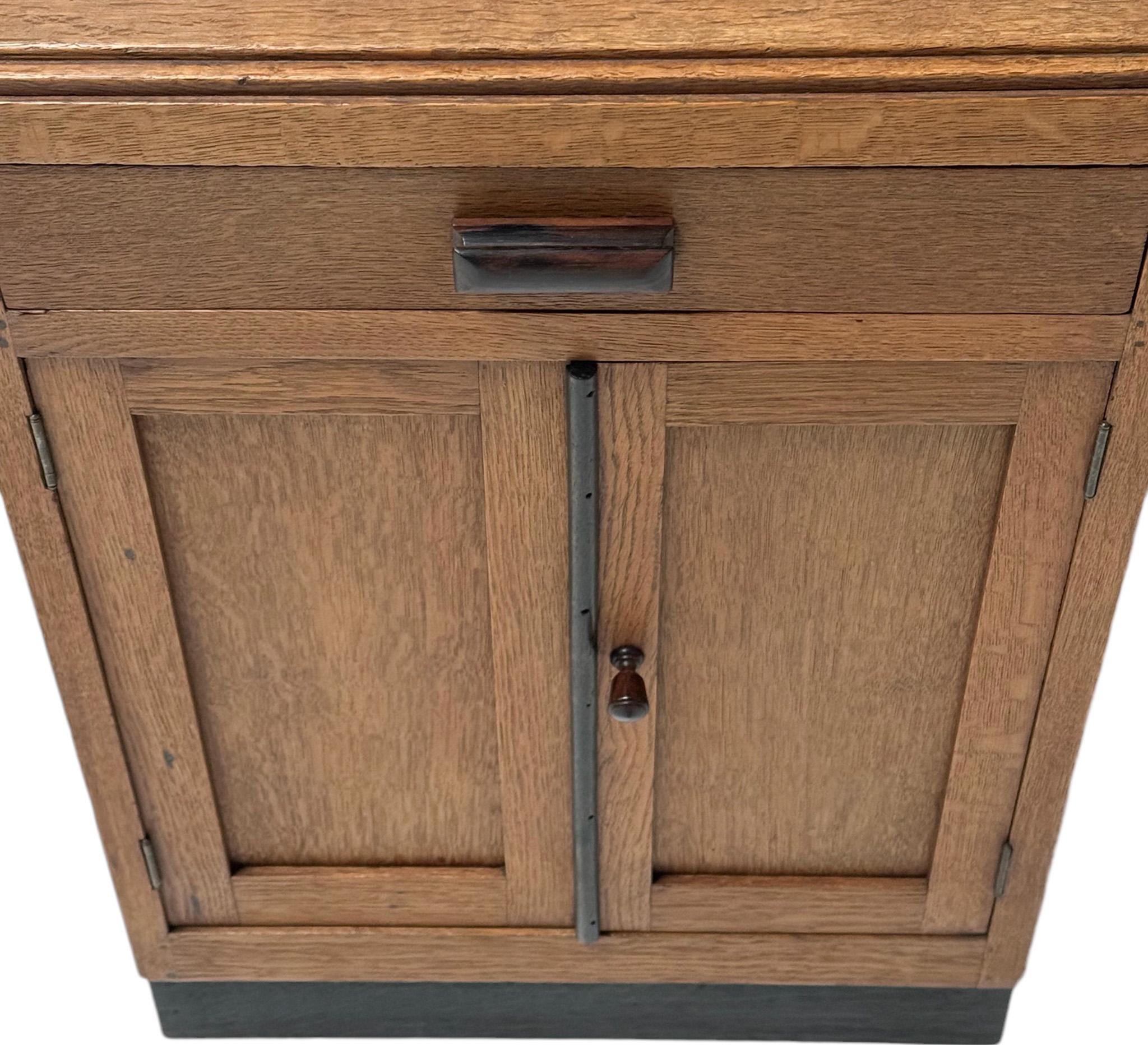 Armario modernista art déco con cajón, años 20 en venta 4
