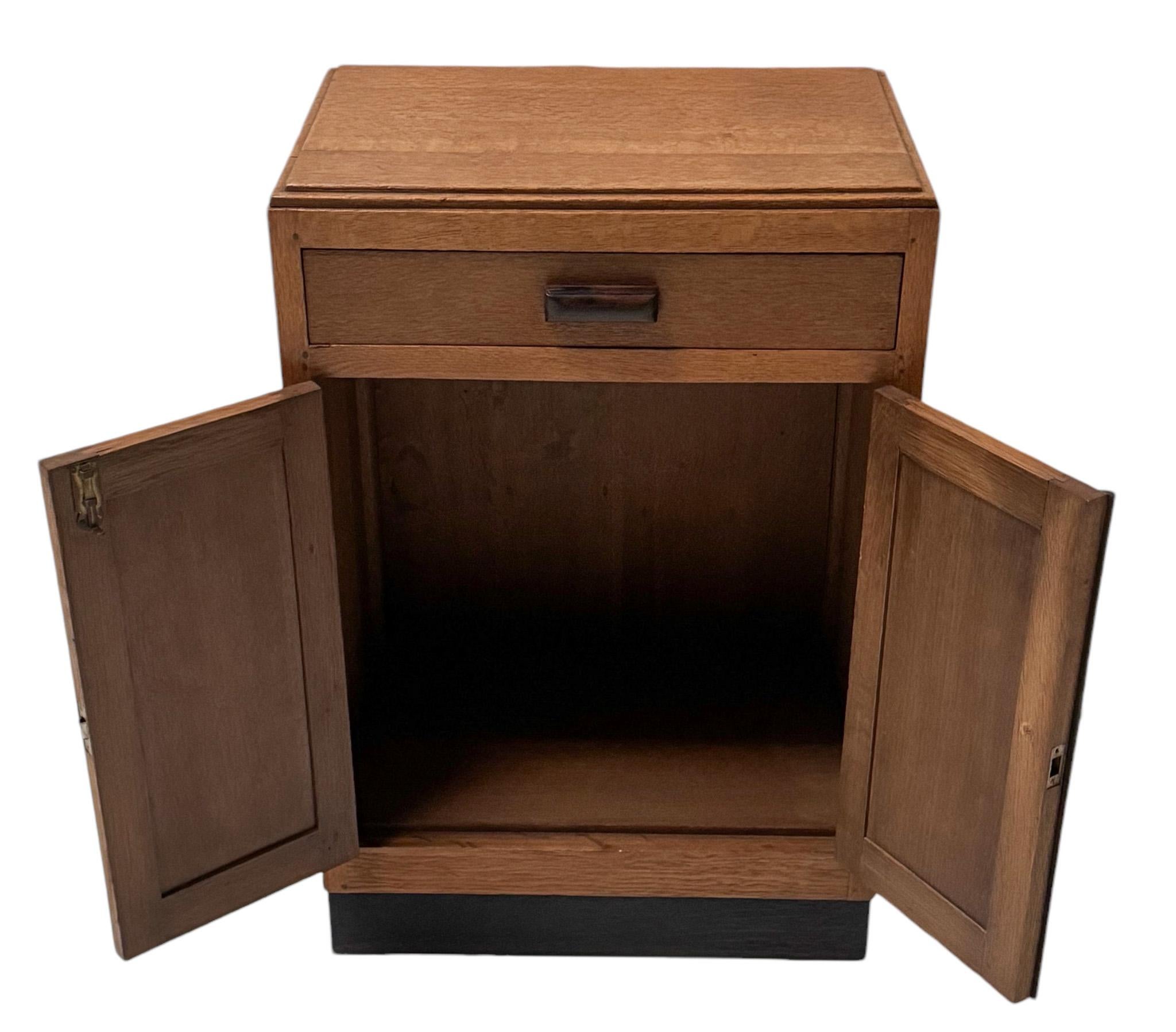 Armario modernista art déco con cajón, años 20 en venta 1
