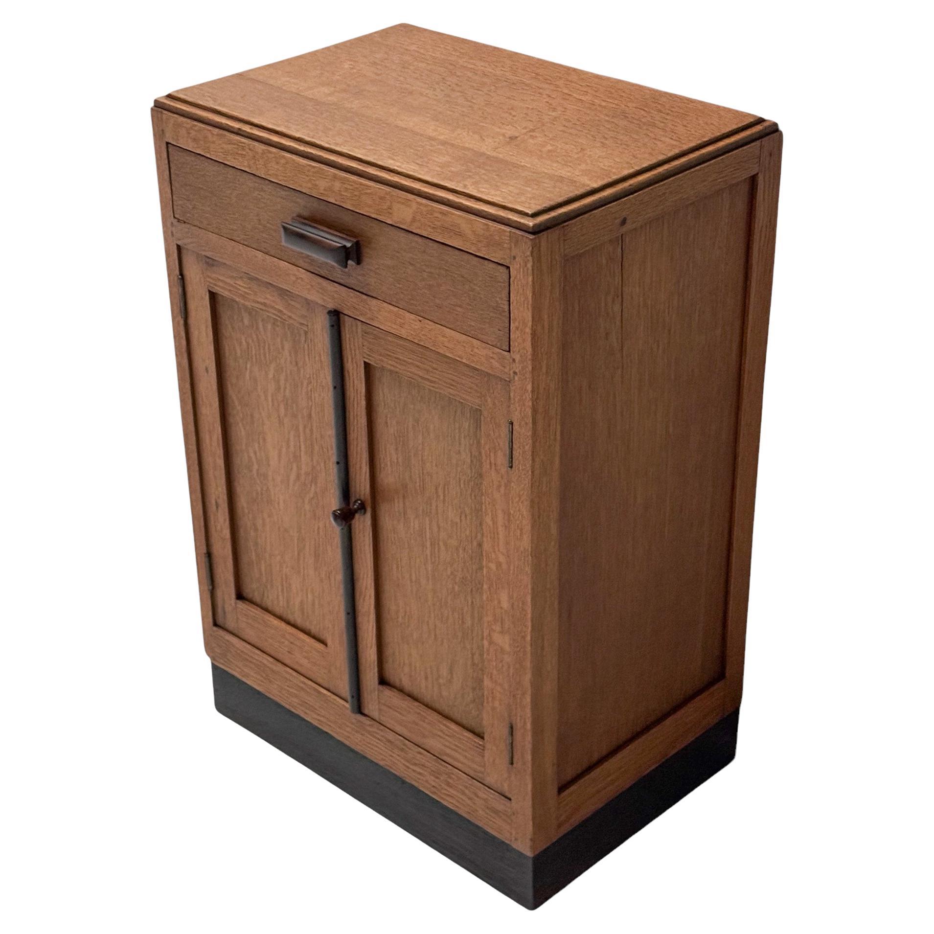 Armario modernista art déco con cajón, años 20