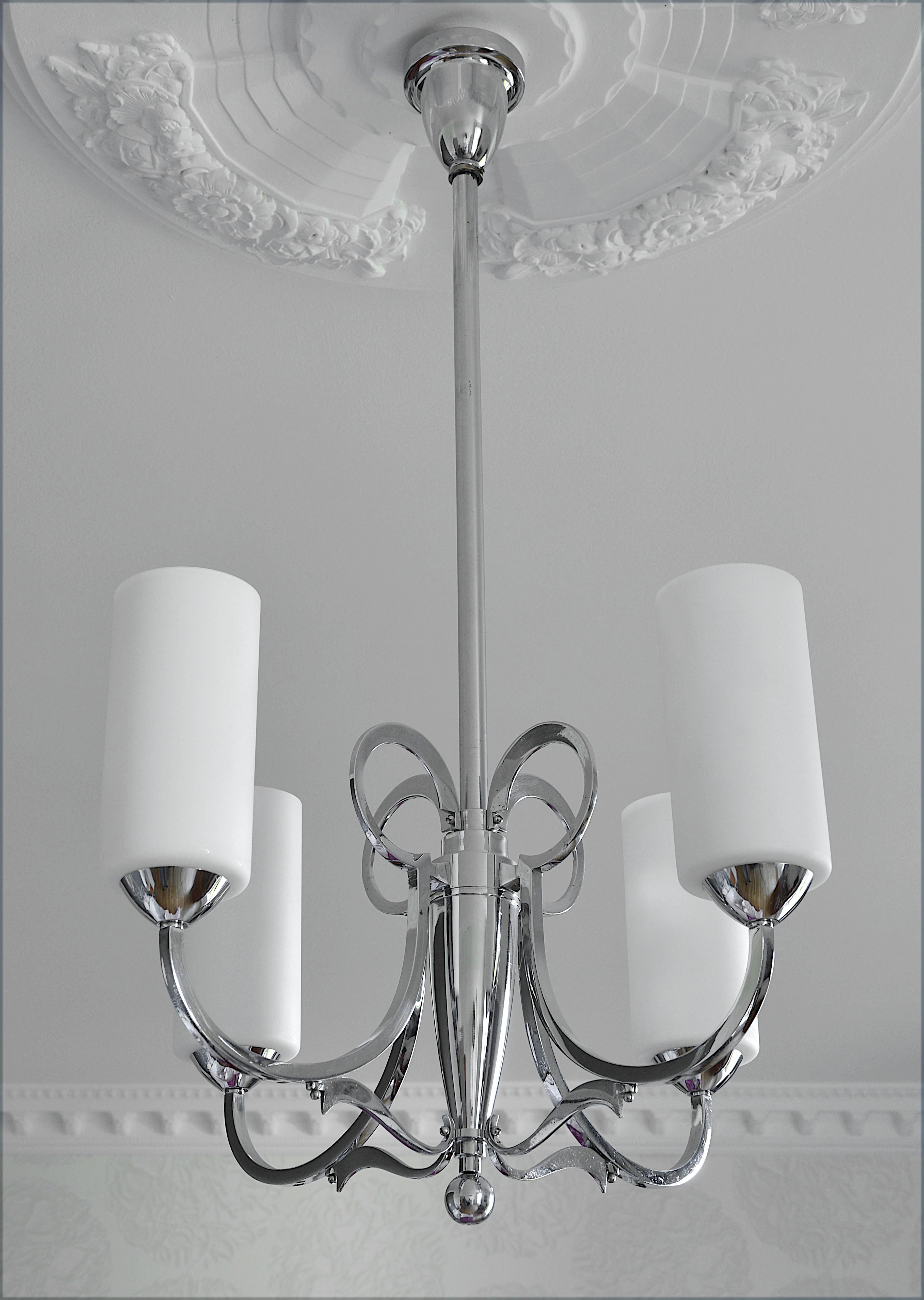 Verre Lustre Art Déco moderniste en chrome, France, années 1930 en vente