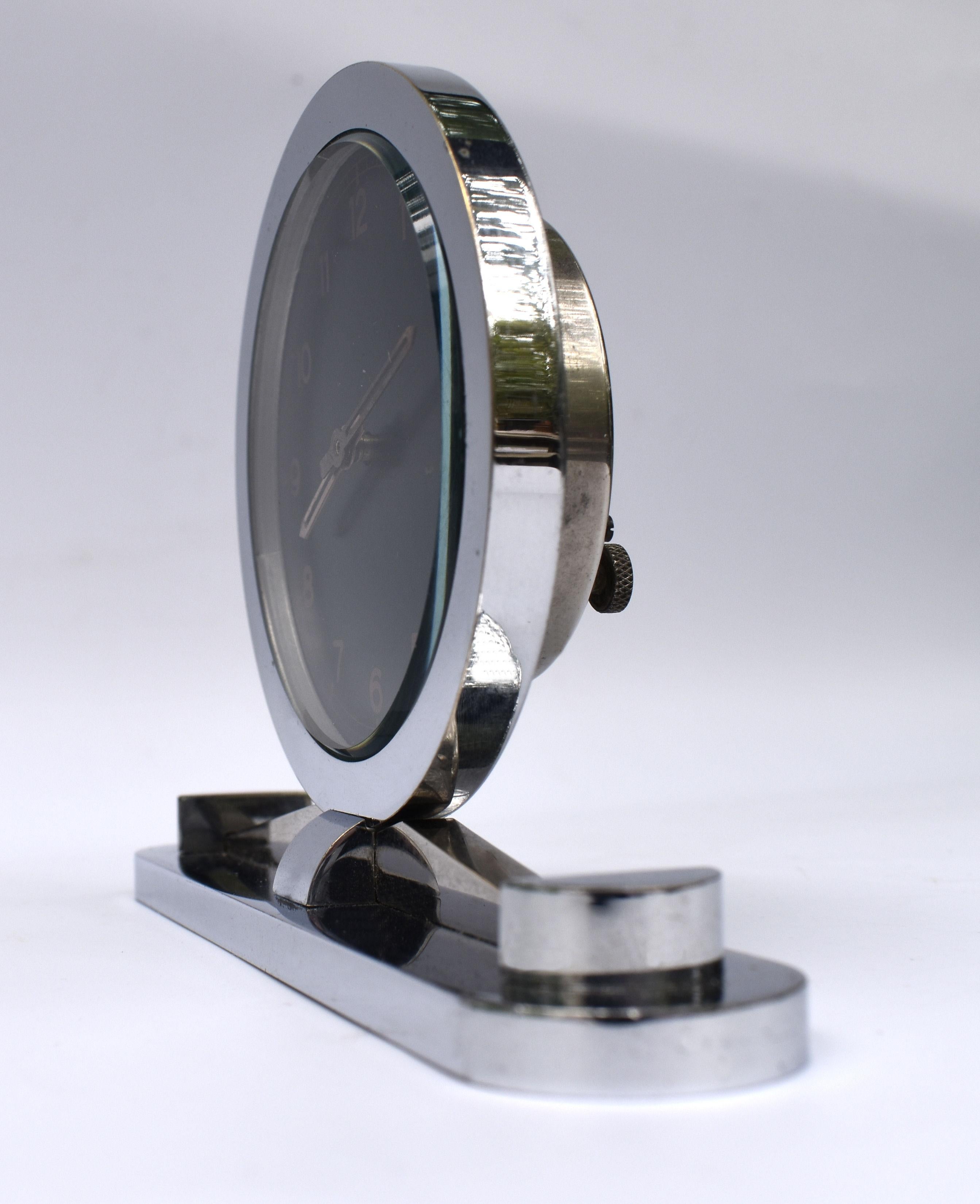 Art Deco Modernist Chrome Desk Clock, c1930 In Good Condition For Sale In Devon, England