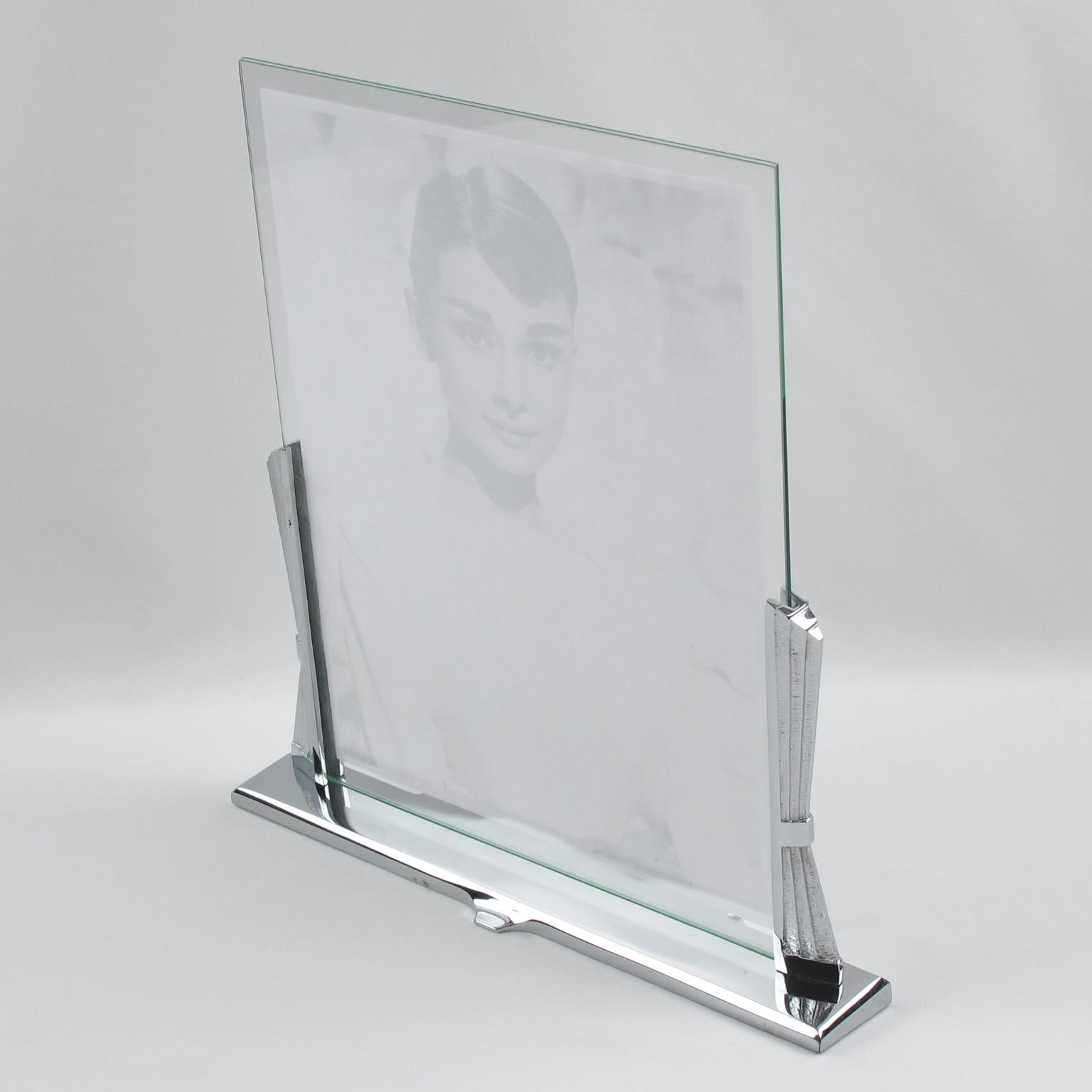 Art Deco Modernist Chrome Picture Frame, France 1930s In Excellent Condition For Sale In Atlanta, GA