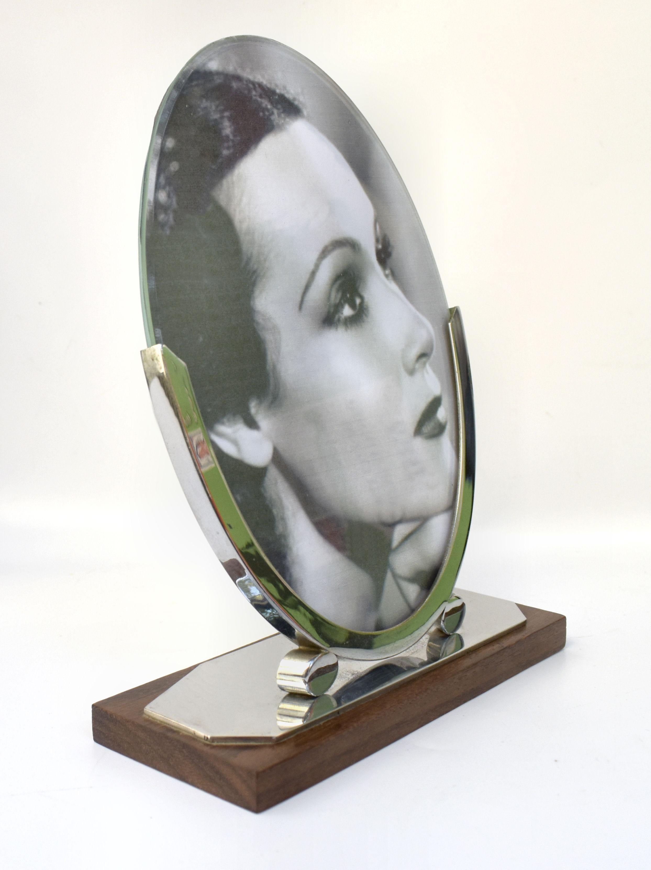 Authentic and very stylish 1930's Art Deco chrome & walnut picture frame. A more unusual design and a great size for modern day use. A photograph can be displayed both sides ( the photo in the frame is for display purposes only and not original).