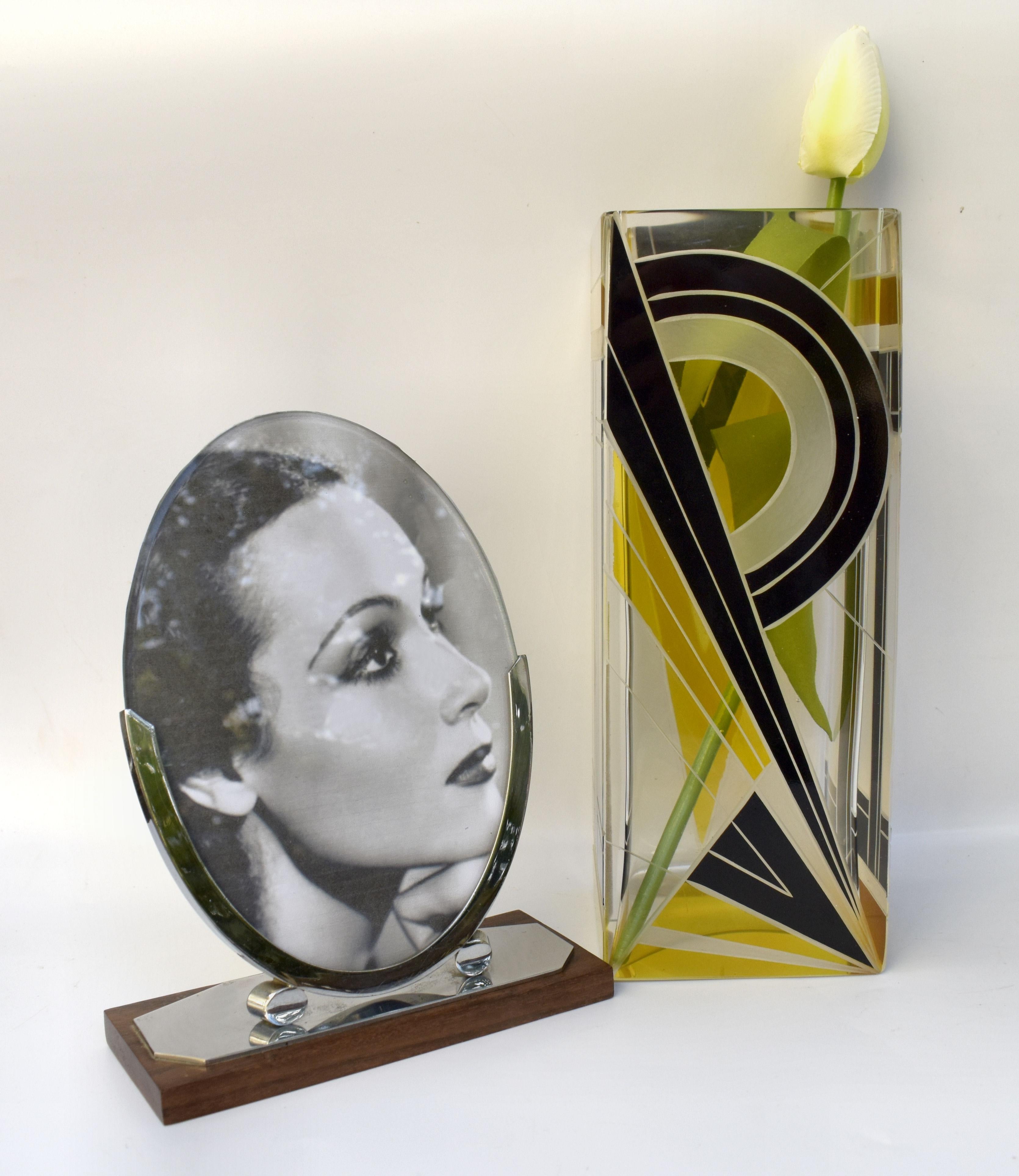 Art Deco Modernist Chrome Picture Frame, France, c1930's In Good Condition For Sale In Devon, England