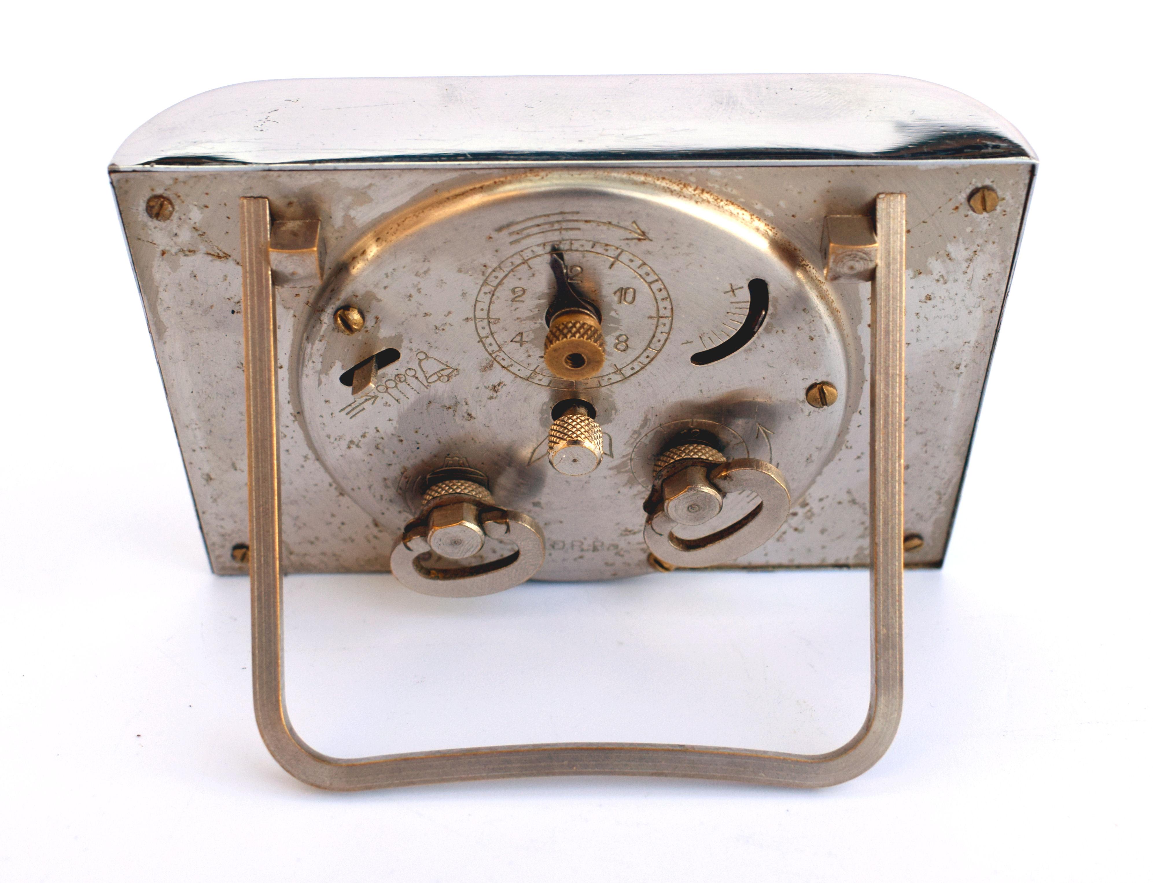 Horloge d'alarme de voyage Art Déco moderniste en chrome, c1930 en vente 2