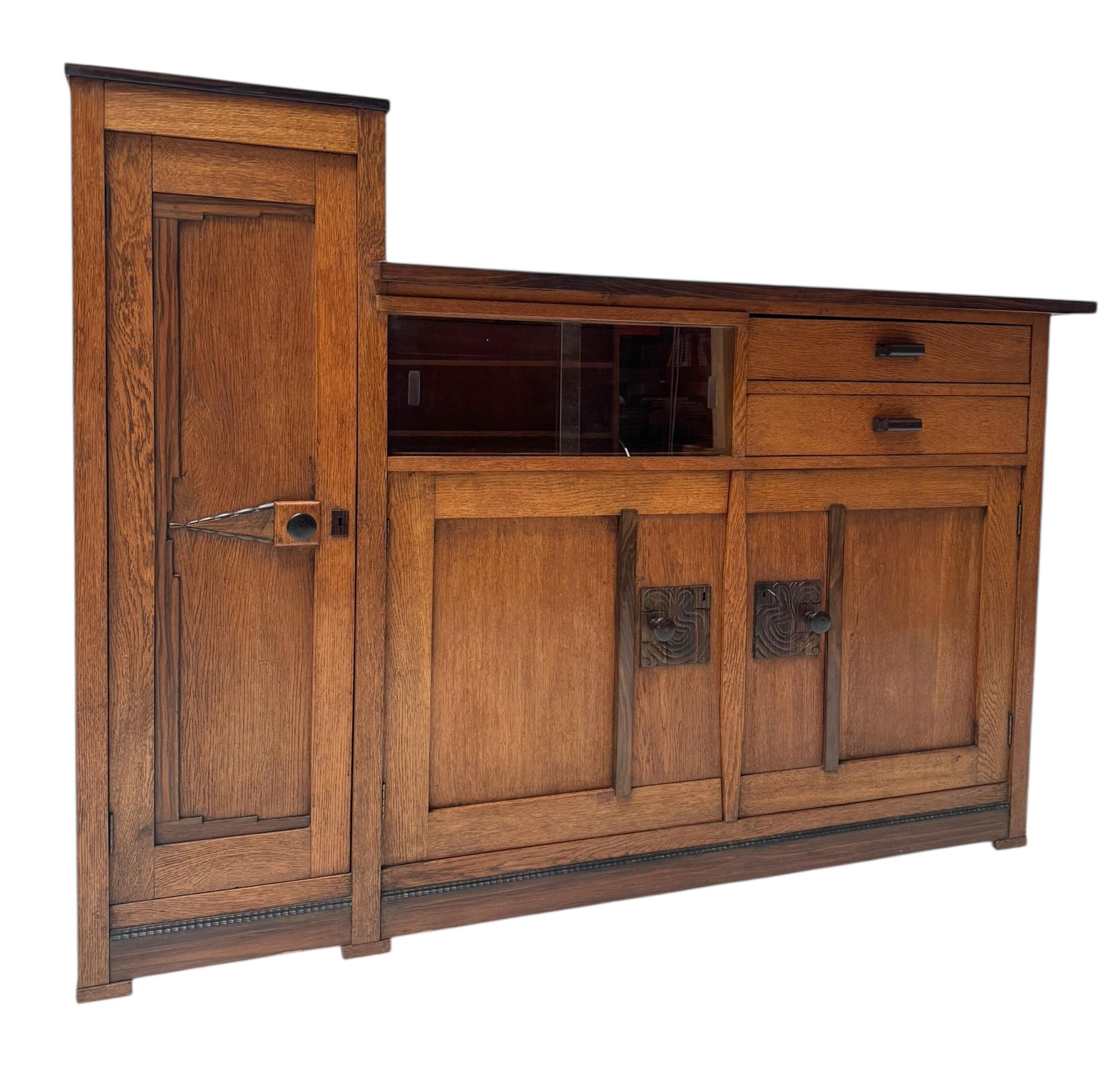 Art Deco Modernist Credenza or Sideboard, 1920s In Good Condition For Sale In Amsterdam, NL