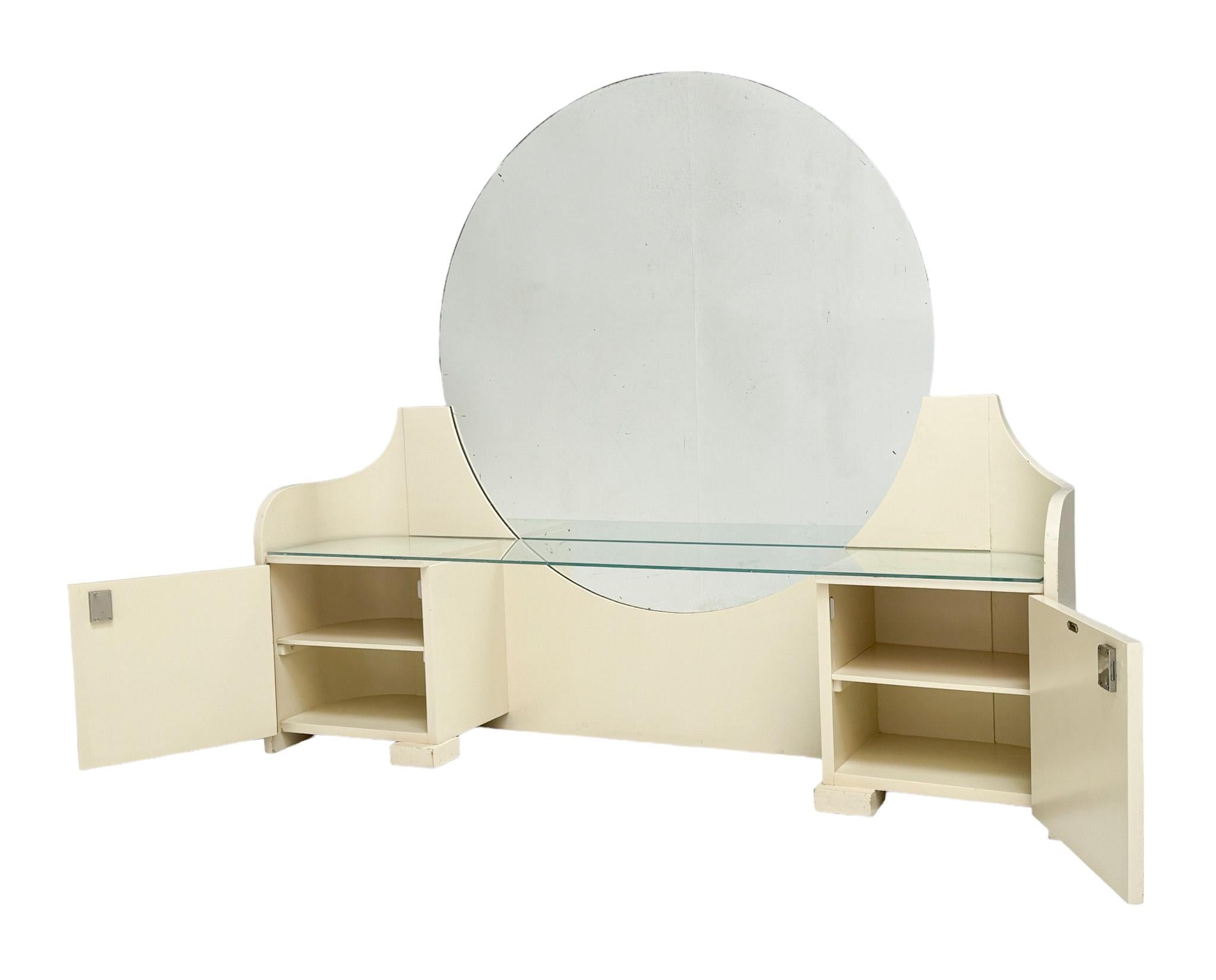 Stunning and elegant Art Deco Modernist dressing table or vanity.
Design by Fer Semey for H. Pander & Zonen Den Haag.
Striking Dutch design from the 1930s.
Original off- white lacquered beech base with original round mirror.
Marked with original