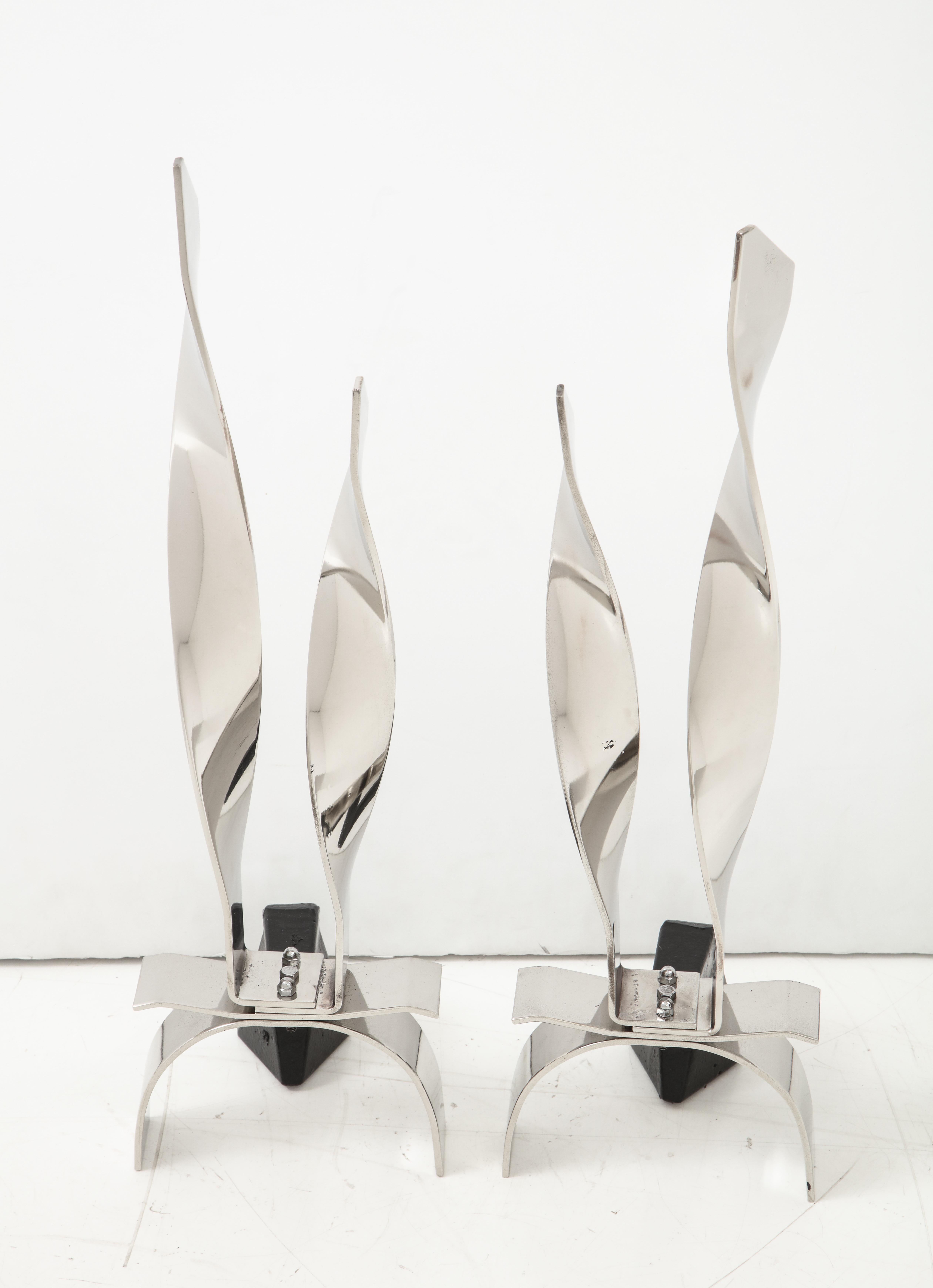 Americano Art Deco, Modernist Flat Bar Helix Andirons in vendita