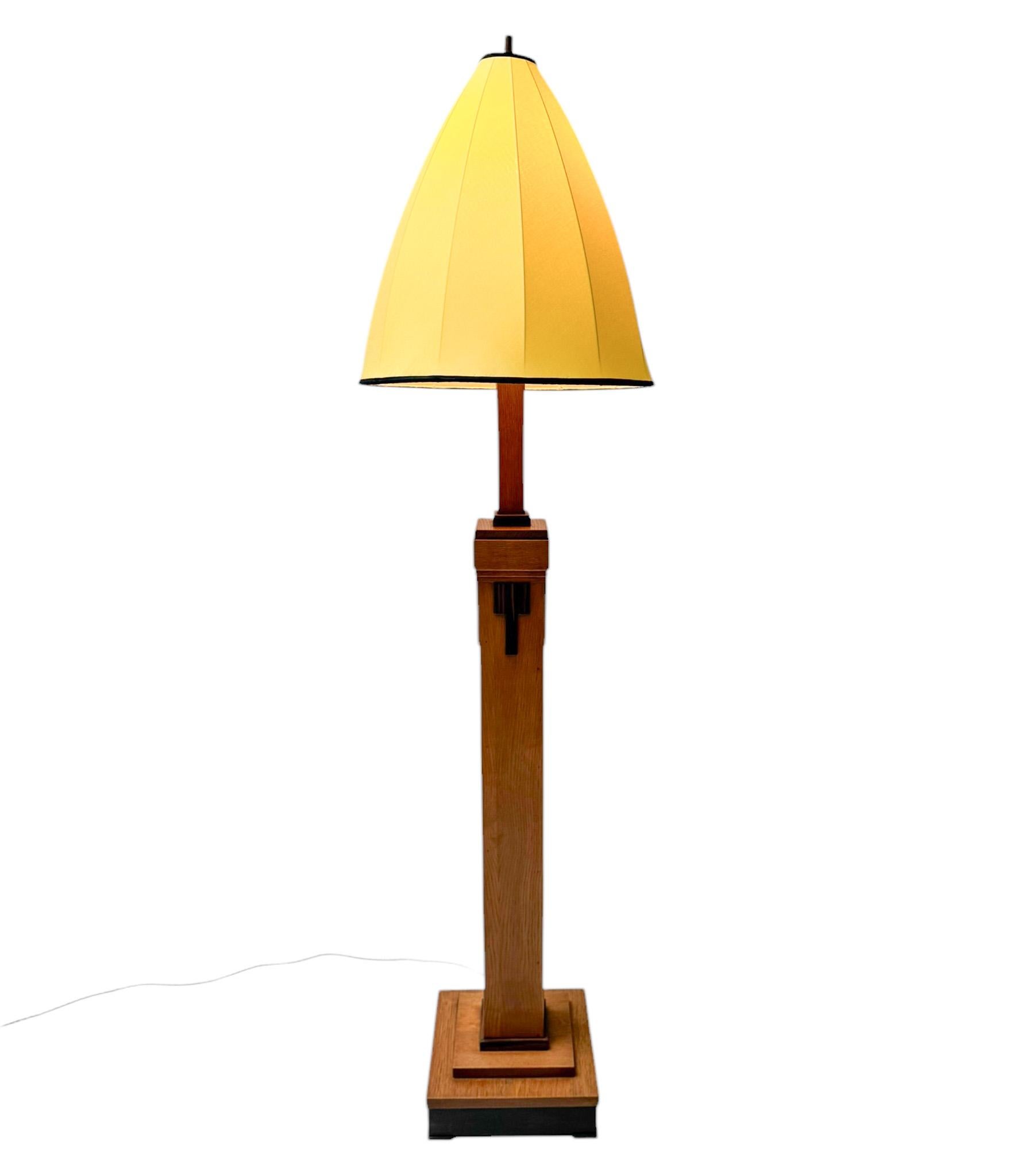 Art Deco Modernist Floor Lamp with Shantung Silk Shade, 1920s In Good Condition For Sale In Amsterdam, NL