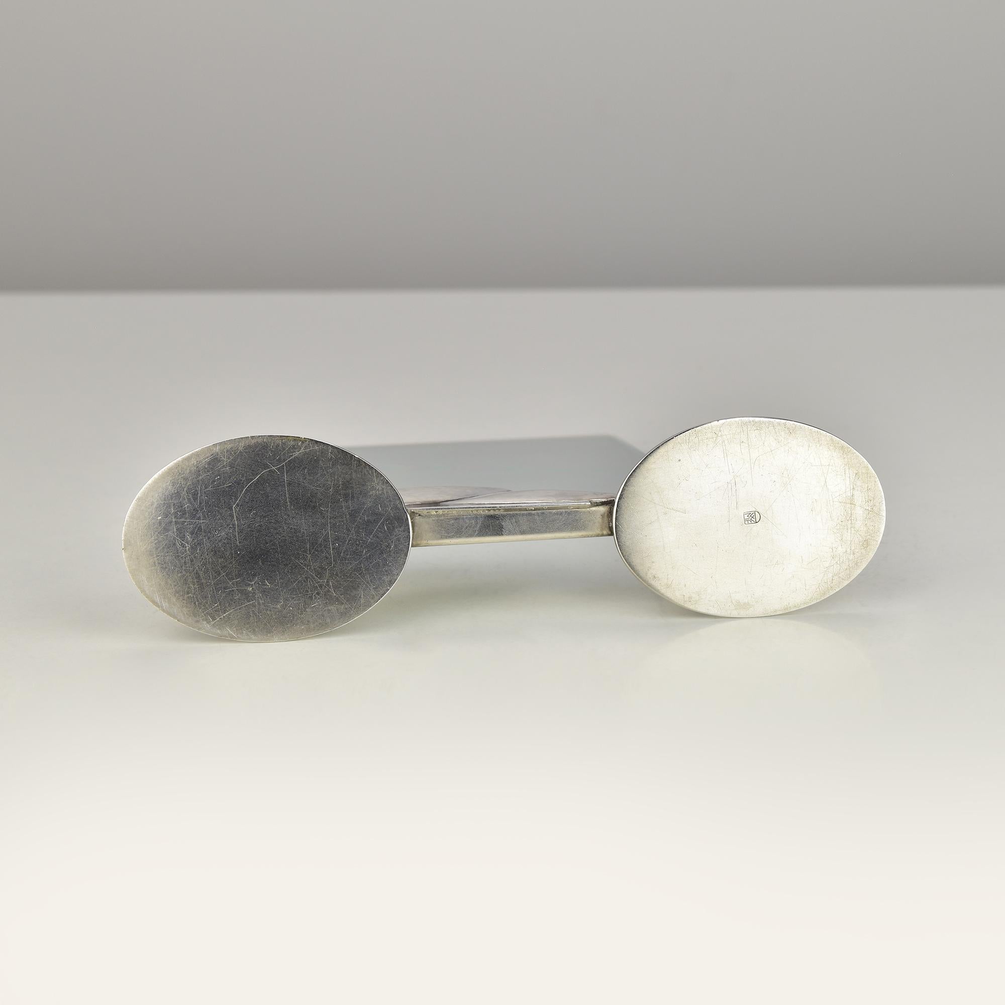 Art Deco Modernist Handgehämmerter Fotorahmen von WMF Bauhaus Ära (Versilberung) im Angebot
