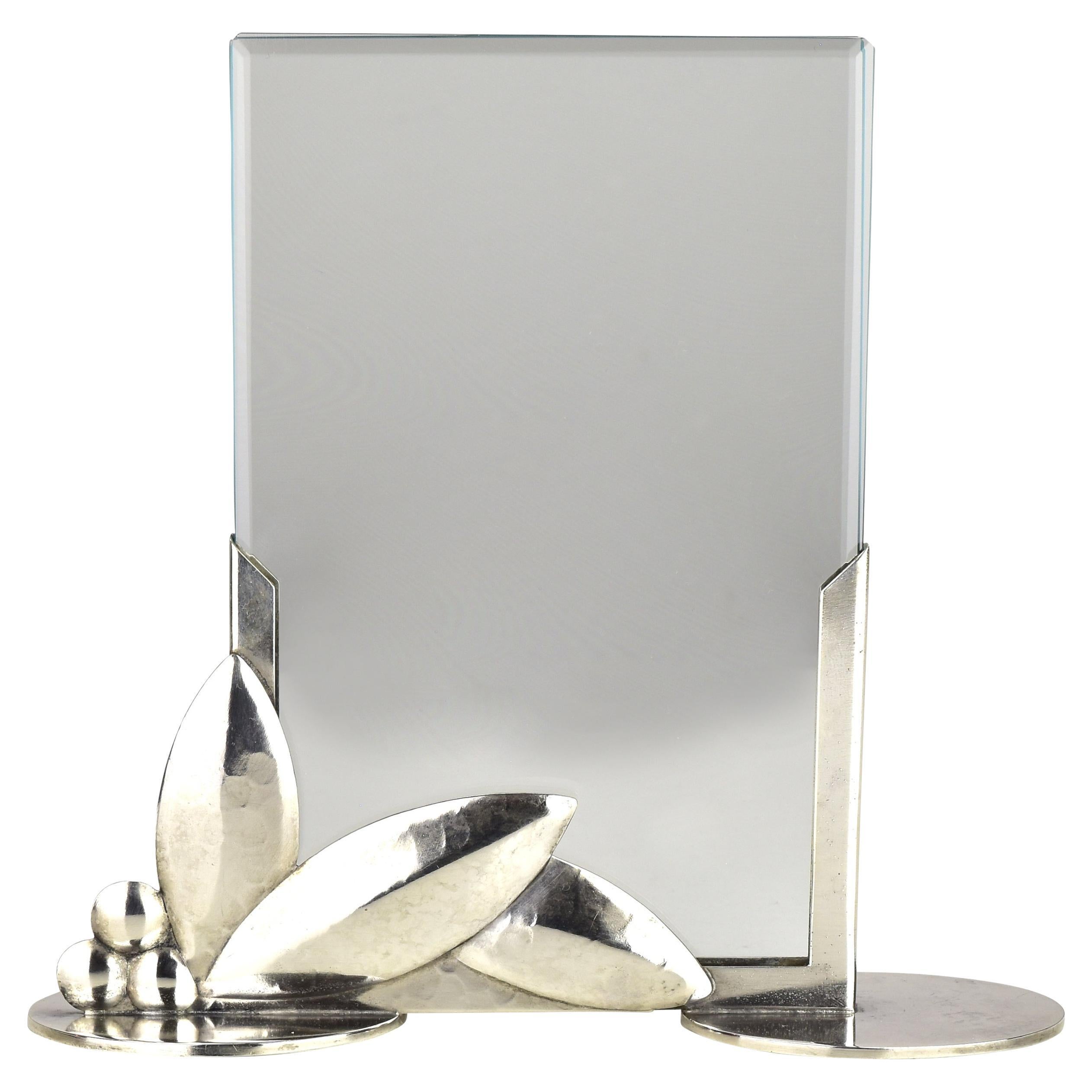 Art Deco Modernist Handgehämmerter Fotorahmen von WMF Bauhaus Ära im Angebot