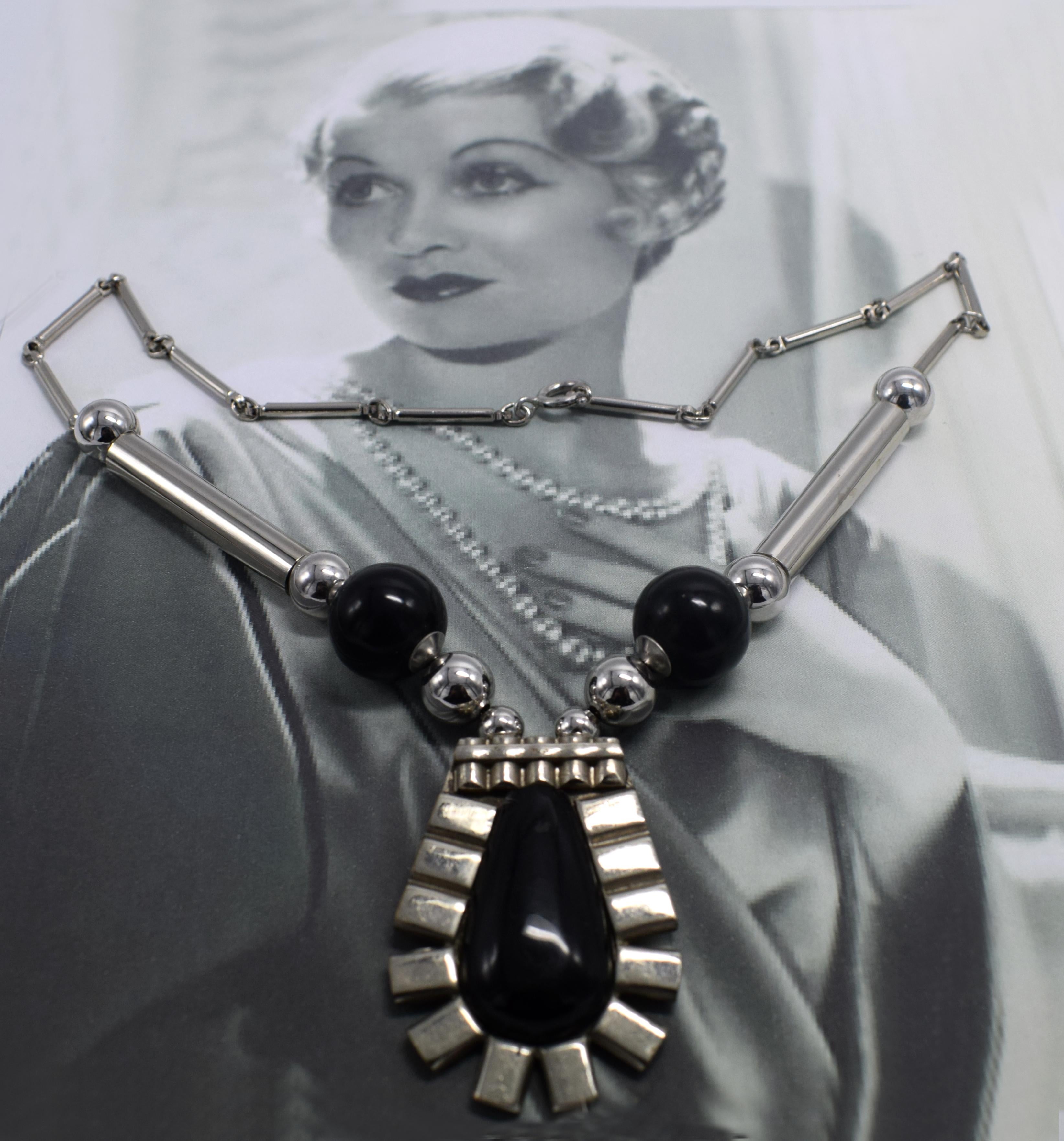 Art Deco Modernist Ladies Necklace, circa 1930s 1