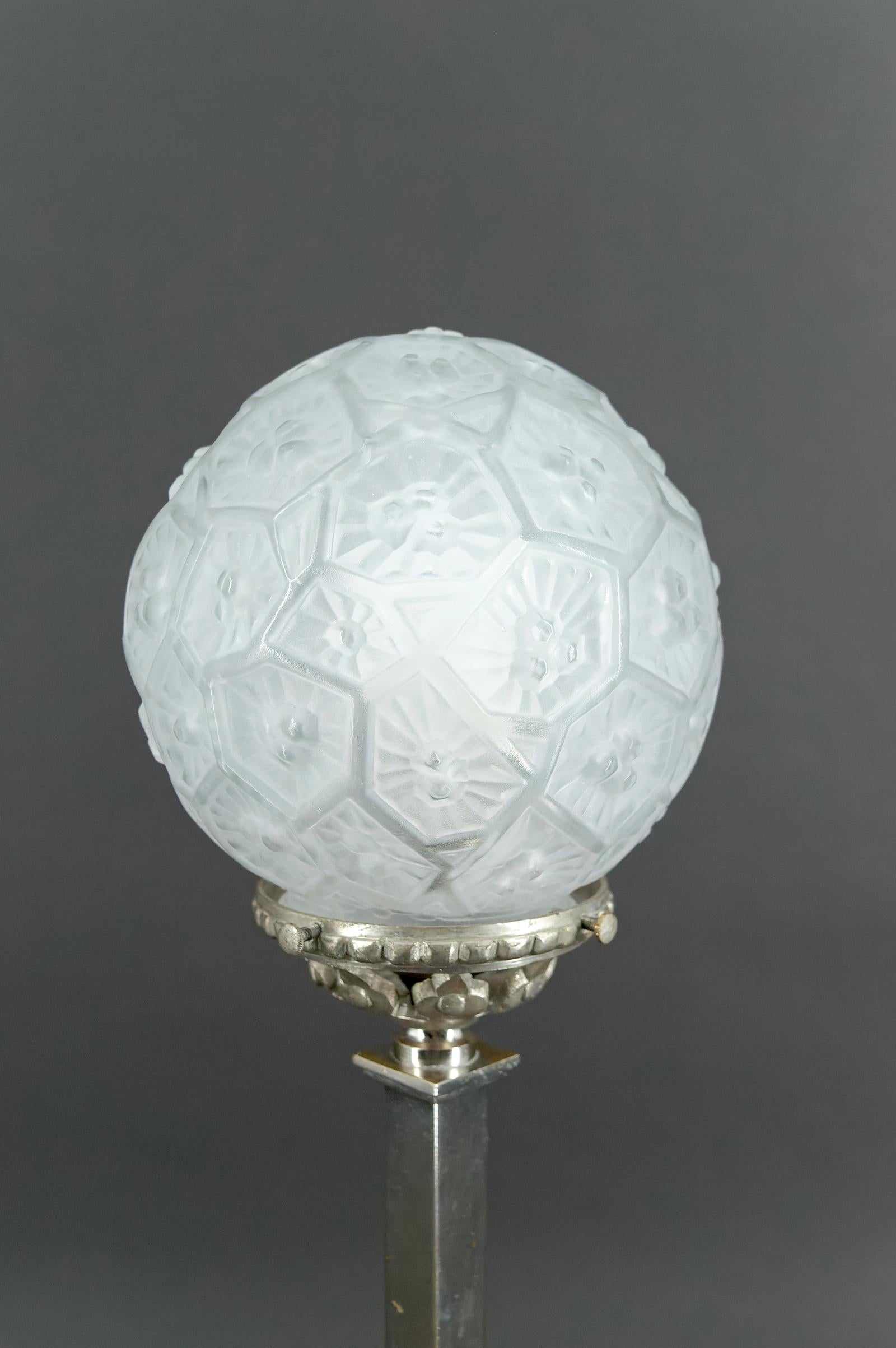 Lámpara modernista art déco de mármol, cromo y cristal, Francia, circa 1925 Metal en venta