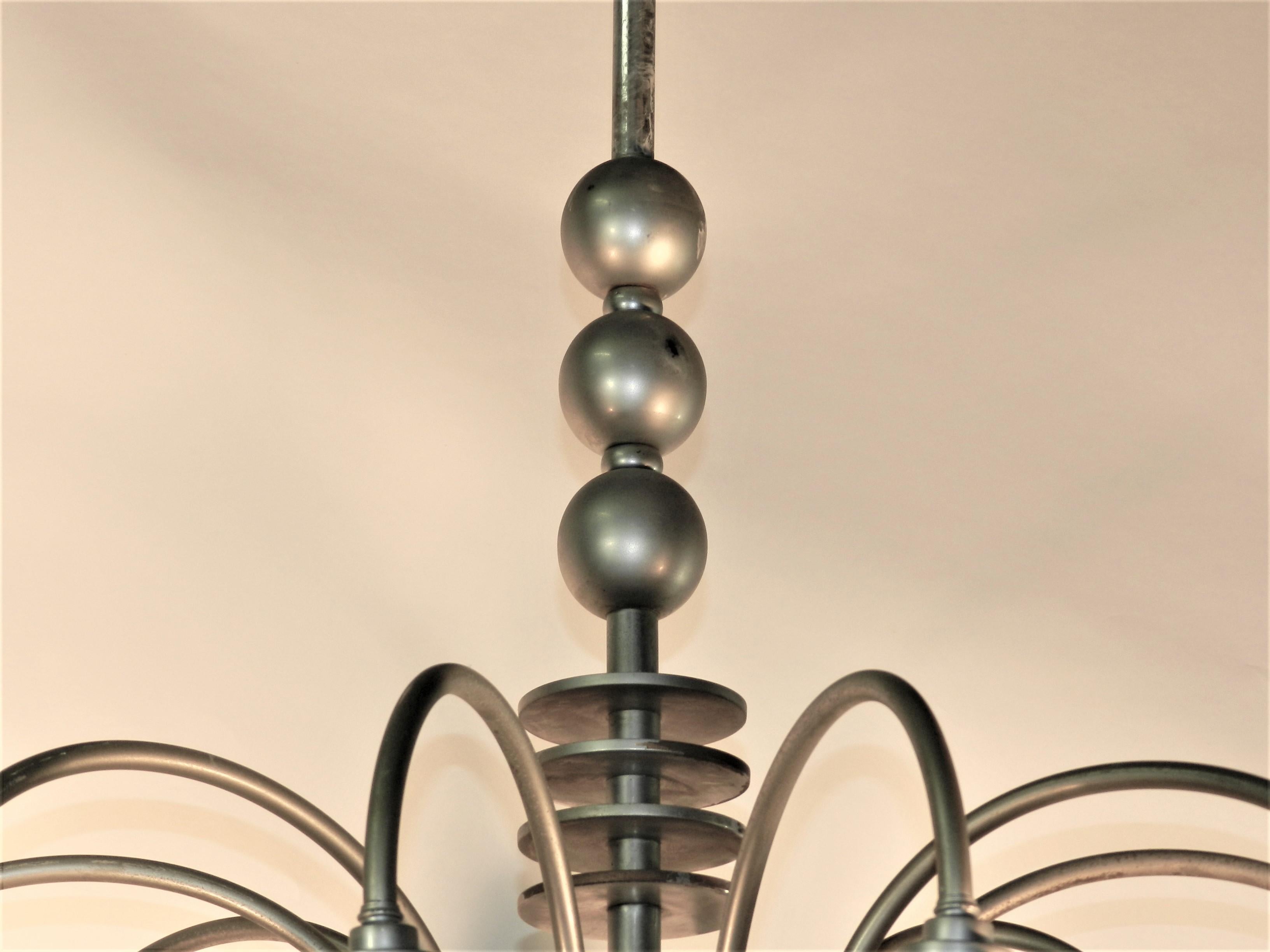 Francese Grande pendente modernista in alluminio e vetro colorato CIRCA 1930 in vendita