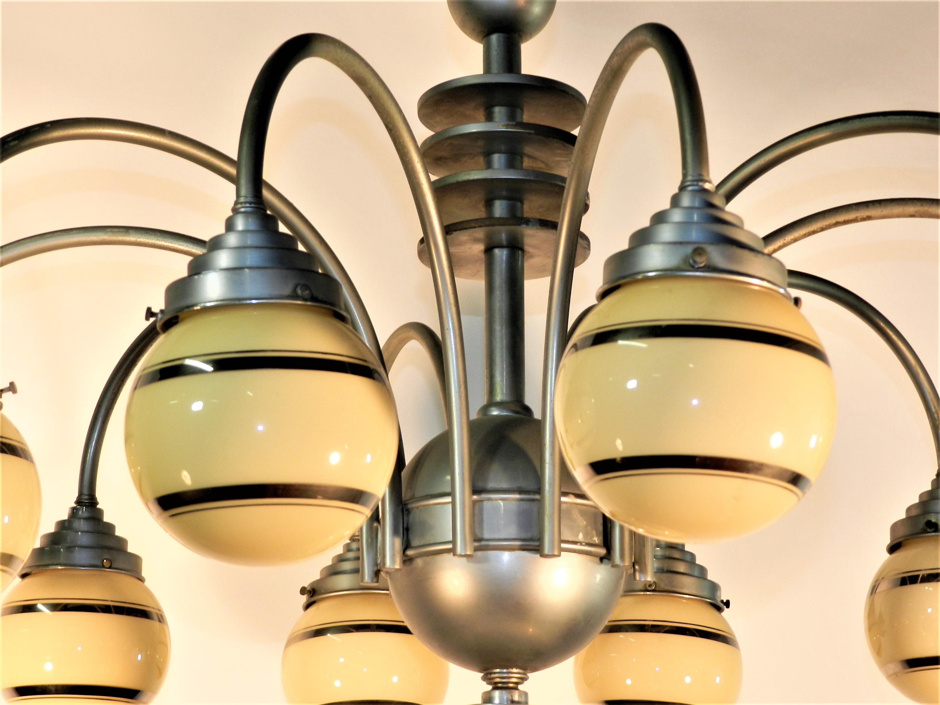 Alluminio Grande pendente modernista in alluminio e vetro colorato CIRCA 1930 in vendita