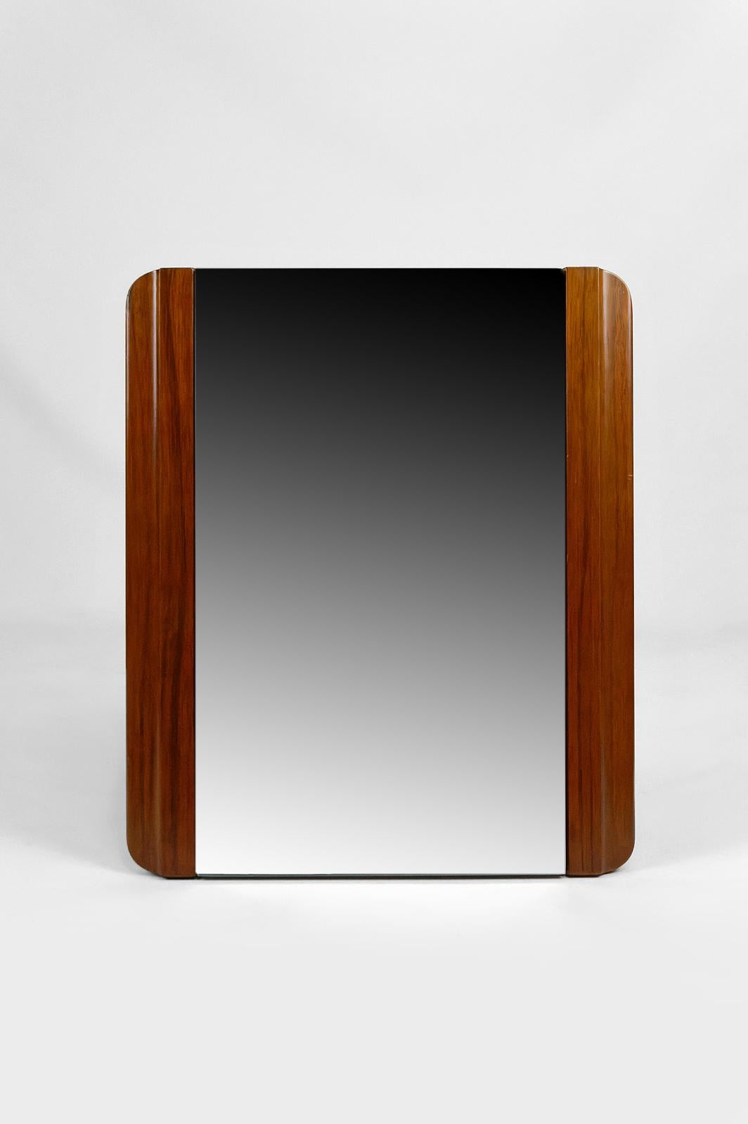 Elegant mahogany table/stand mirror.

Modernist Art Deco, France, circa 1925-1930.

In very good condition.

Total dimensions:
height 54 cm
width 47 cm
depth 15 cm

Dimensions of the mirror glass: 33 x 54 cm
