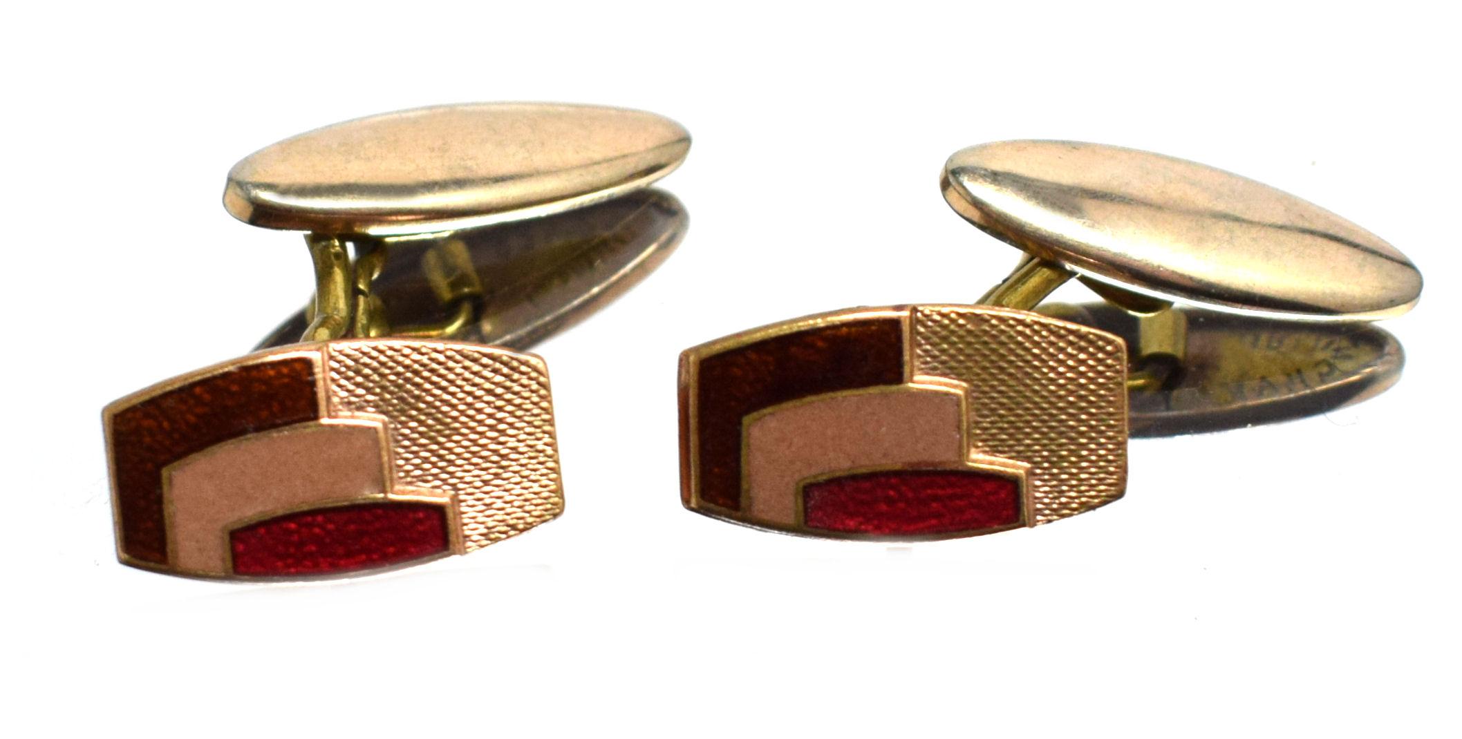 For your consideration are these wonderful and original 1930s Art Deco three toned gents cufflinks. Slightly staggered and raised three toned enamel cufflinks on a rolled rose gold backing with chain links. Very stylish and suitable for both day and