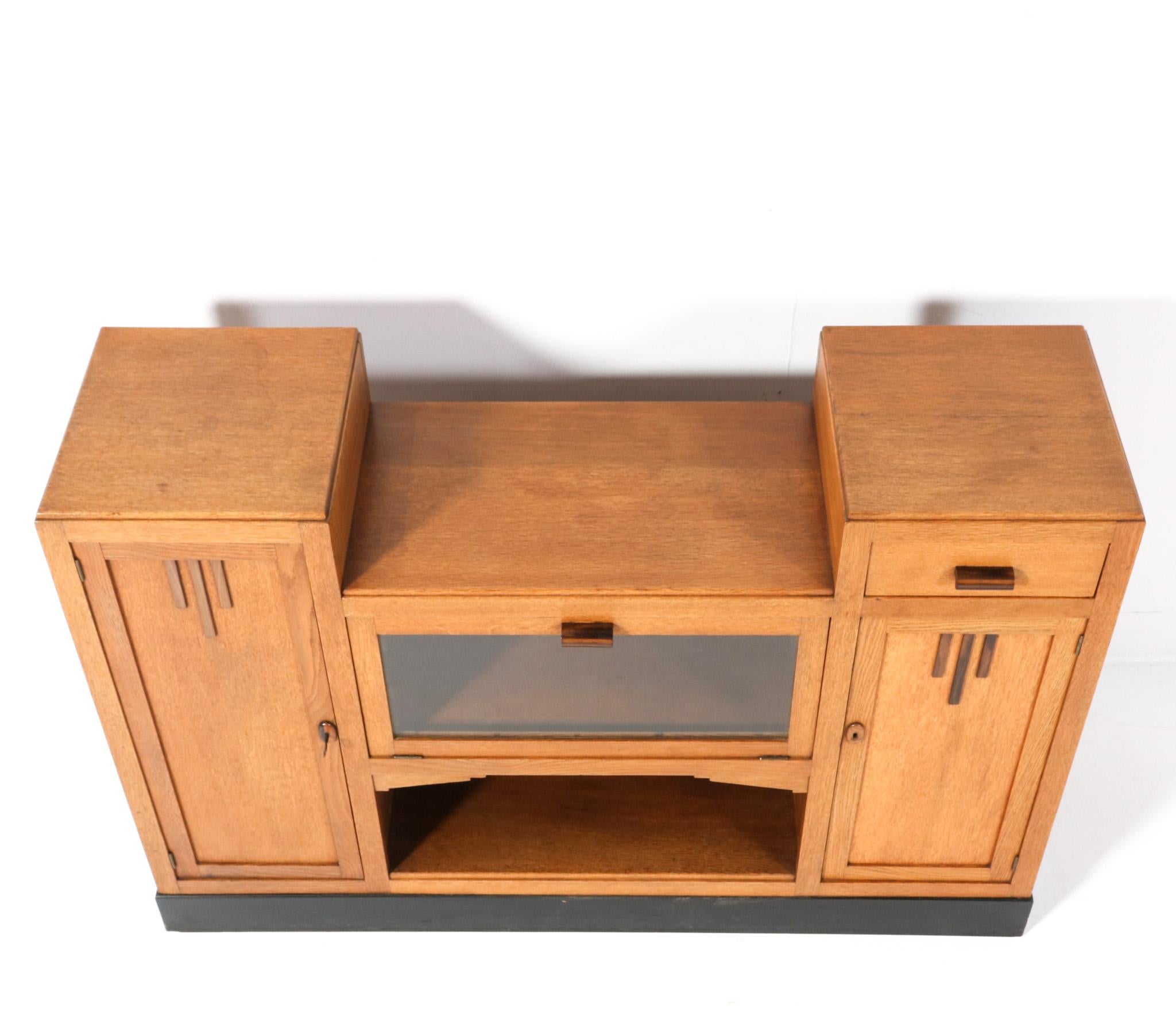 Art déco Crédence ou buffet Art Déco moderniste en chêne, années 1920 en vente