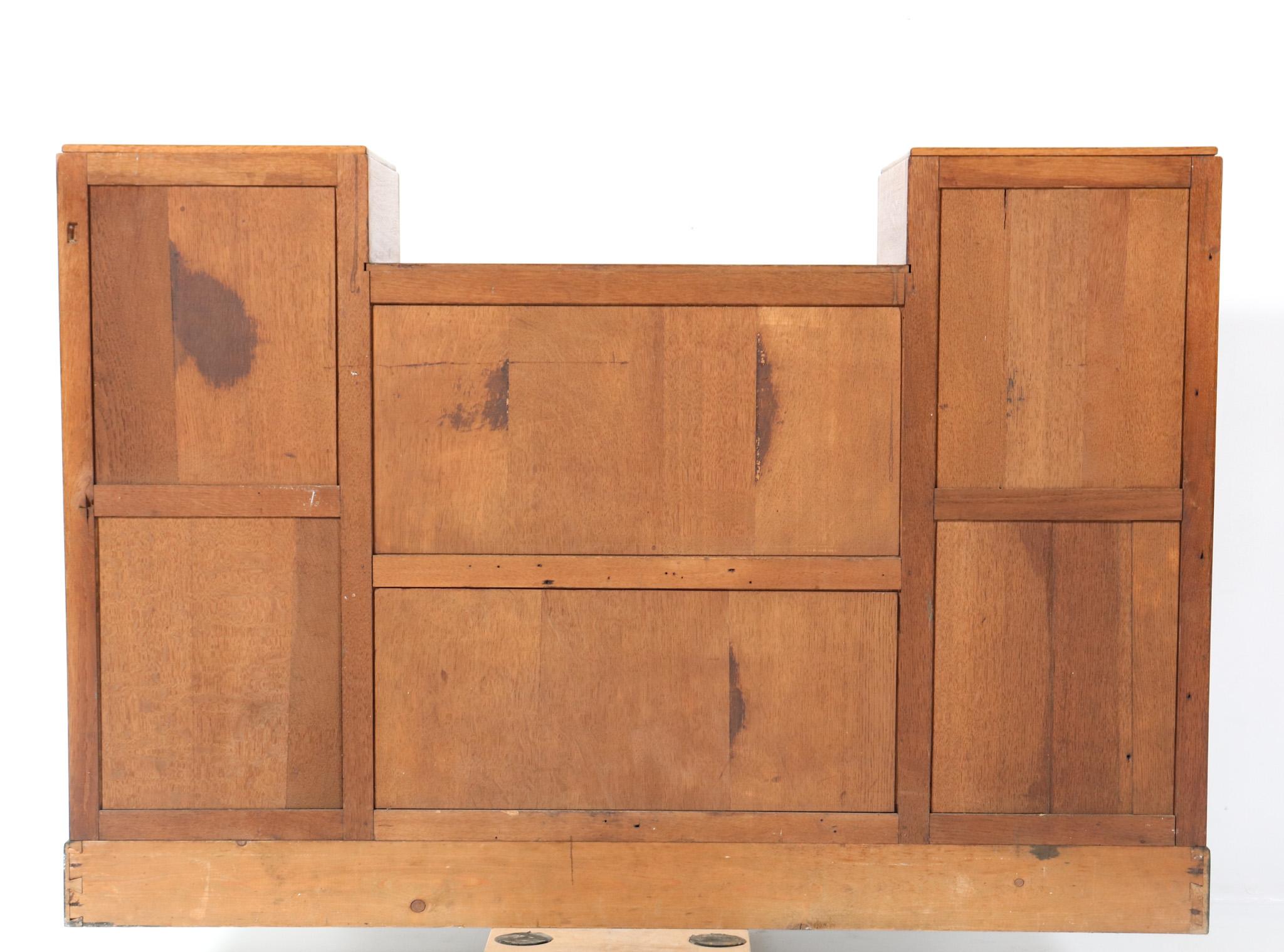 Crédence ou buffet Art Déco moderniste en chêne, années 1920 en vente 1