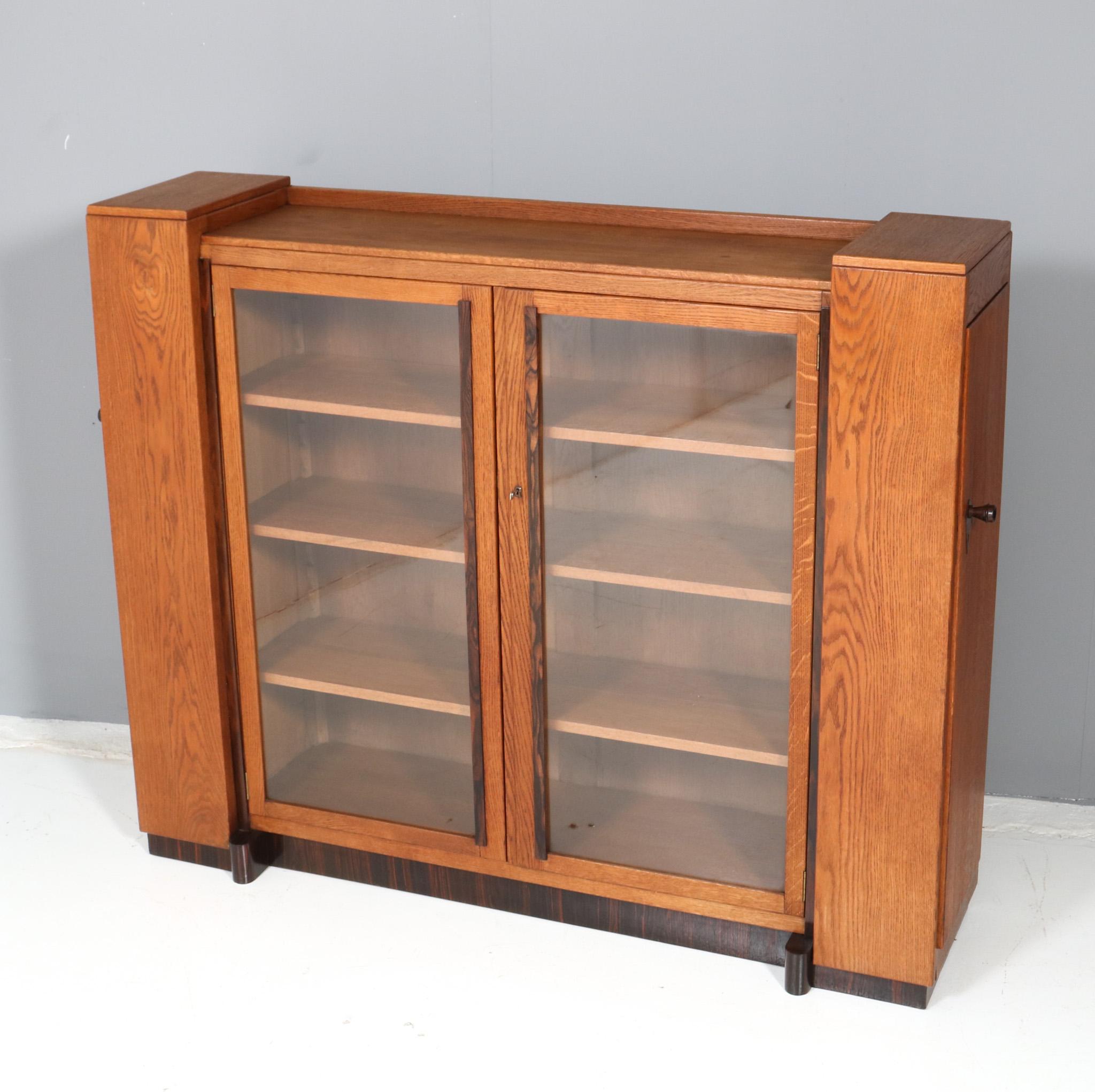  Art Deco Modernist Oak Four-Door Bookcase, 1920s In Good Condition For Sale In Amsterdam, NL