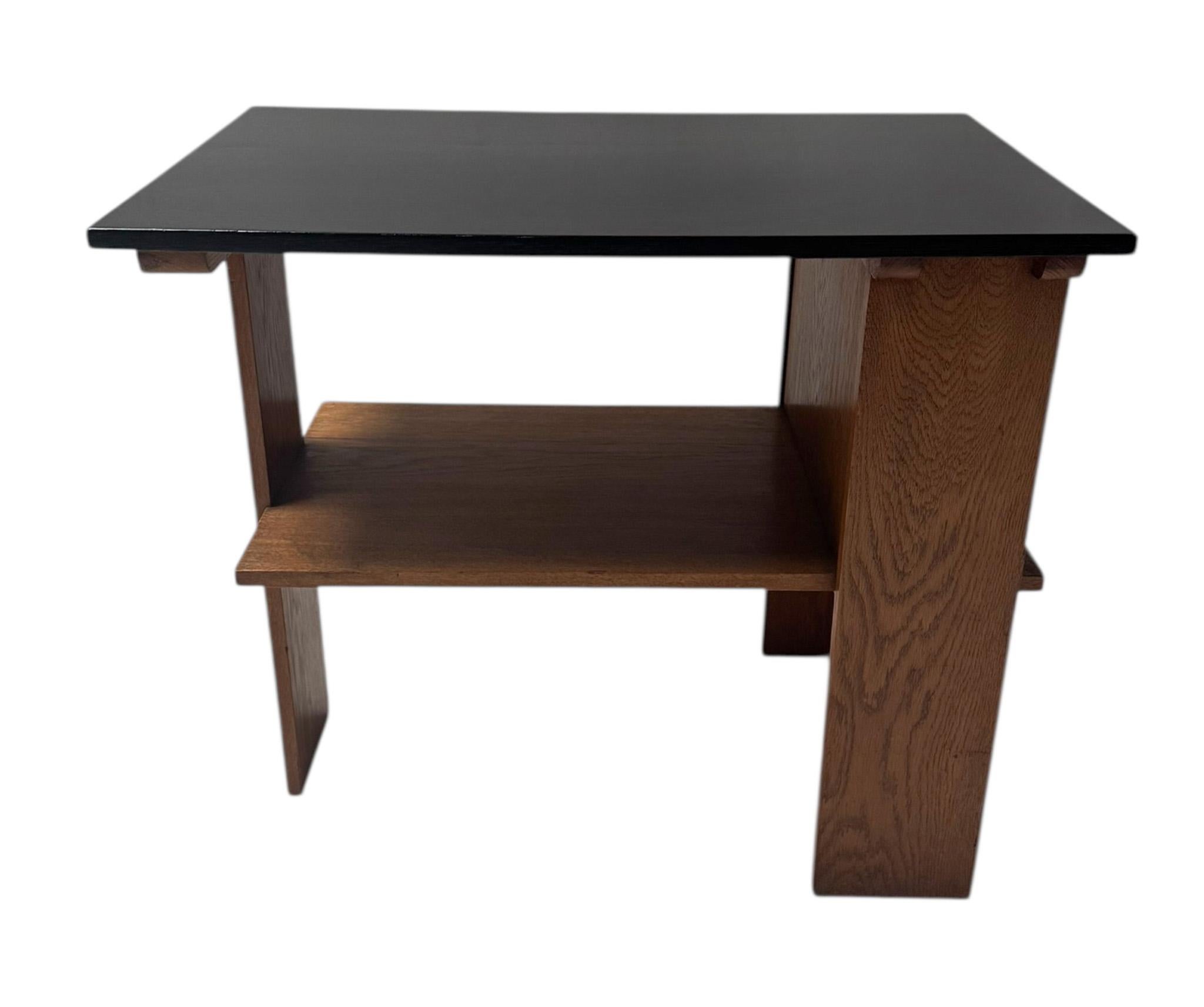 Magnificent and rare Art Deco Modernist serving table.
Design by Cor Alons for Winterkamp & Van Putten.
Striking Dutch design from the 1920s.
Solid oak asymmetrical base with original black lacquered top.
This wonderful Art Deco Modernist serving