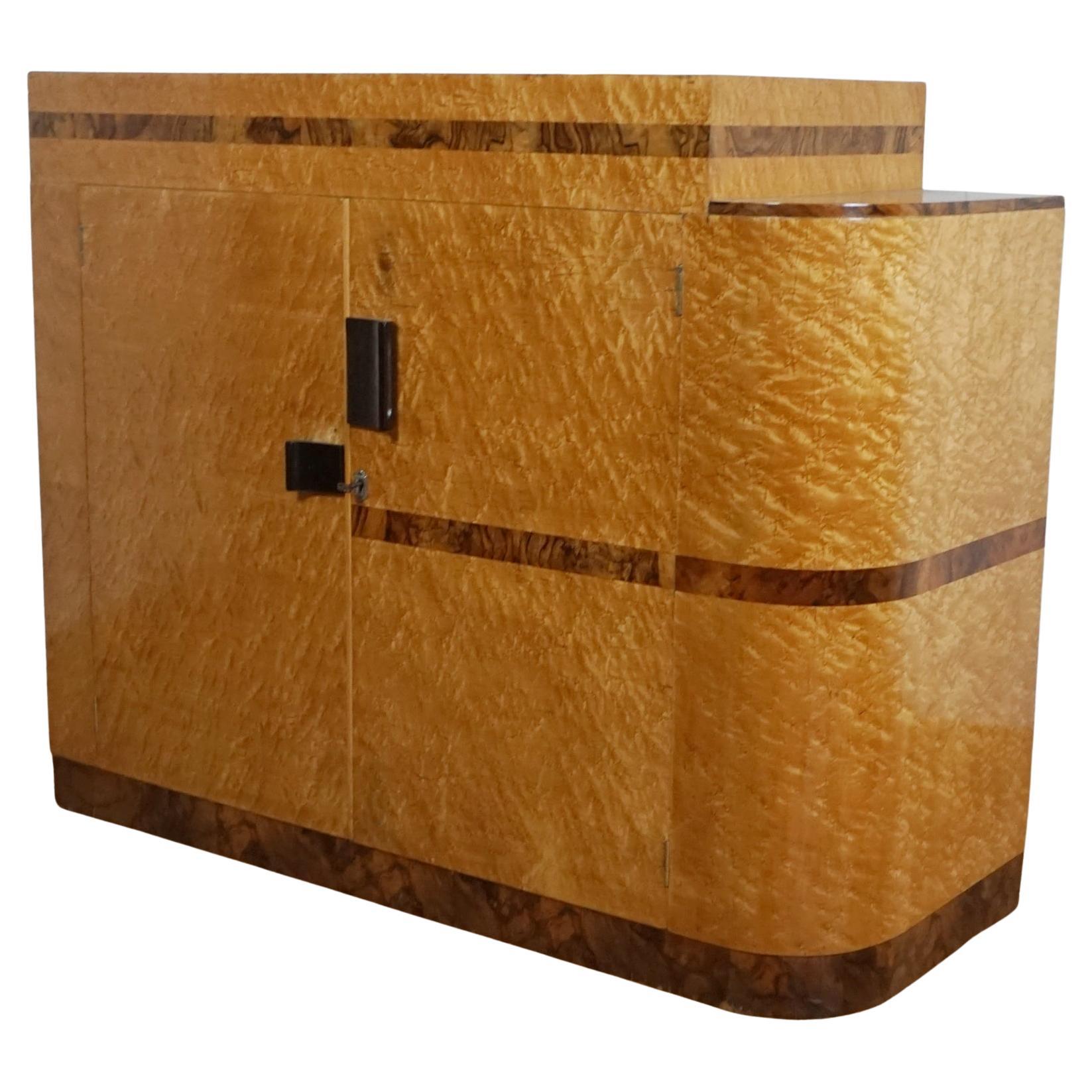Art Deco Modernist Sideboard Birdseye Maple and Burr Walnut en vente