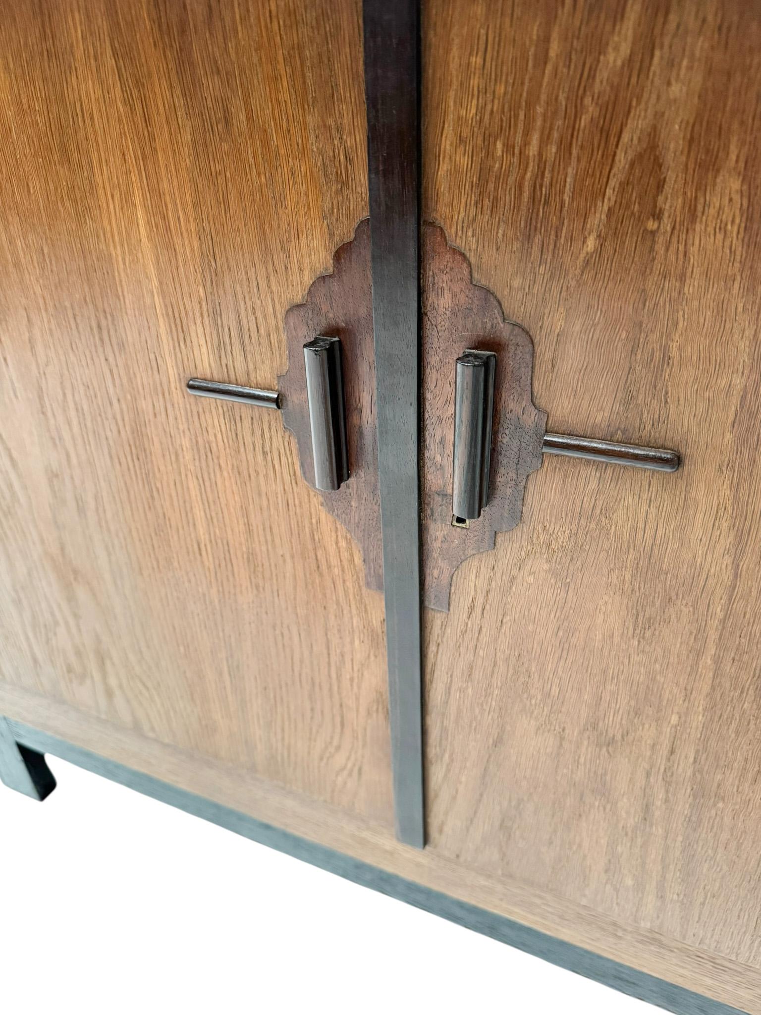 Art Deco Modernist Sideboard or credenza with Black Lacquered Top, 1930s For Sale 4