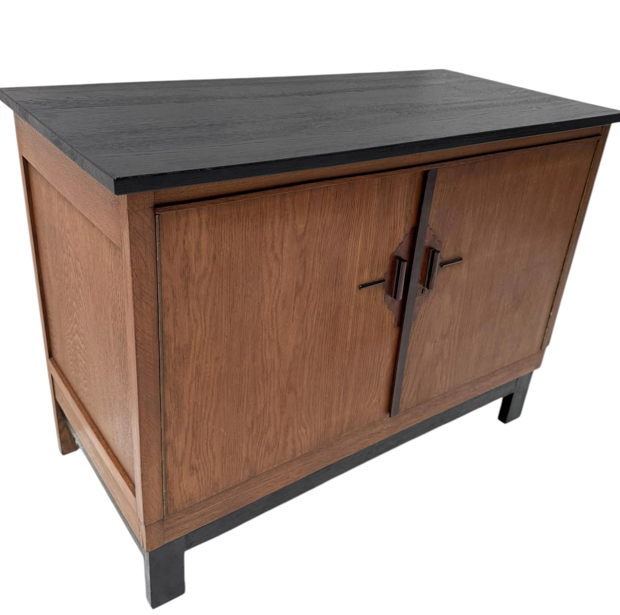Aparador o credenza modernista art déco con tapa lacada en negro, años 30 en Bueno estado para la venta en Amsterdam, NL
