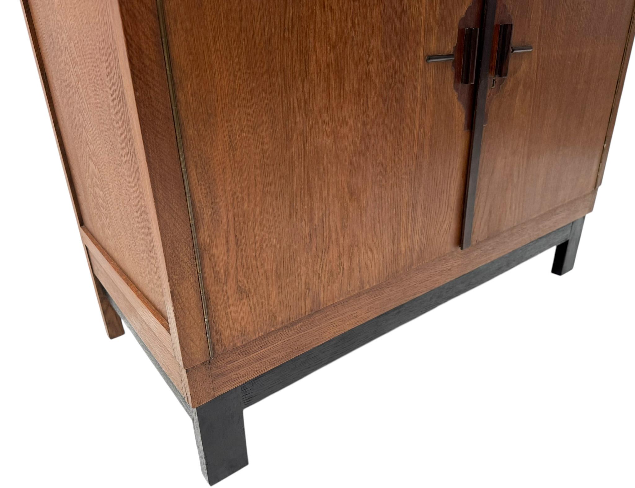 Aparador o credenza modernista art déco con tapa lacada en negro, años 30 en venta 1