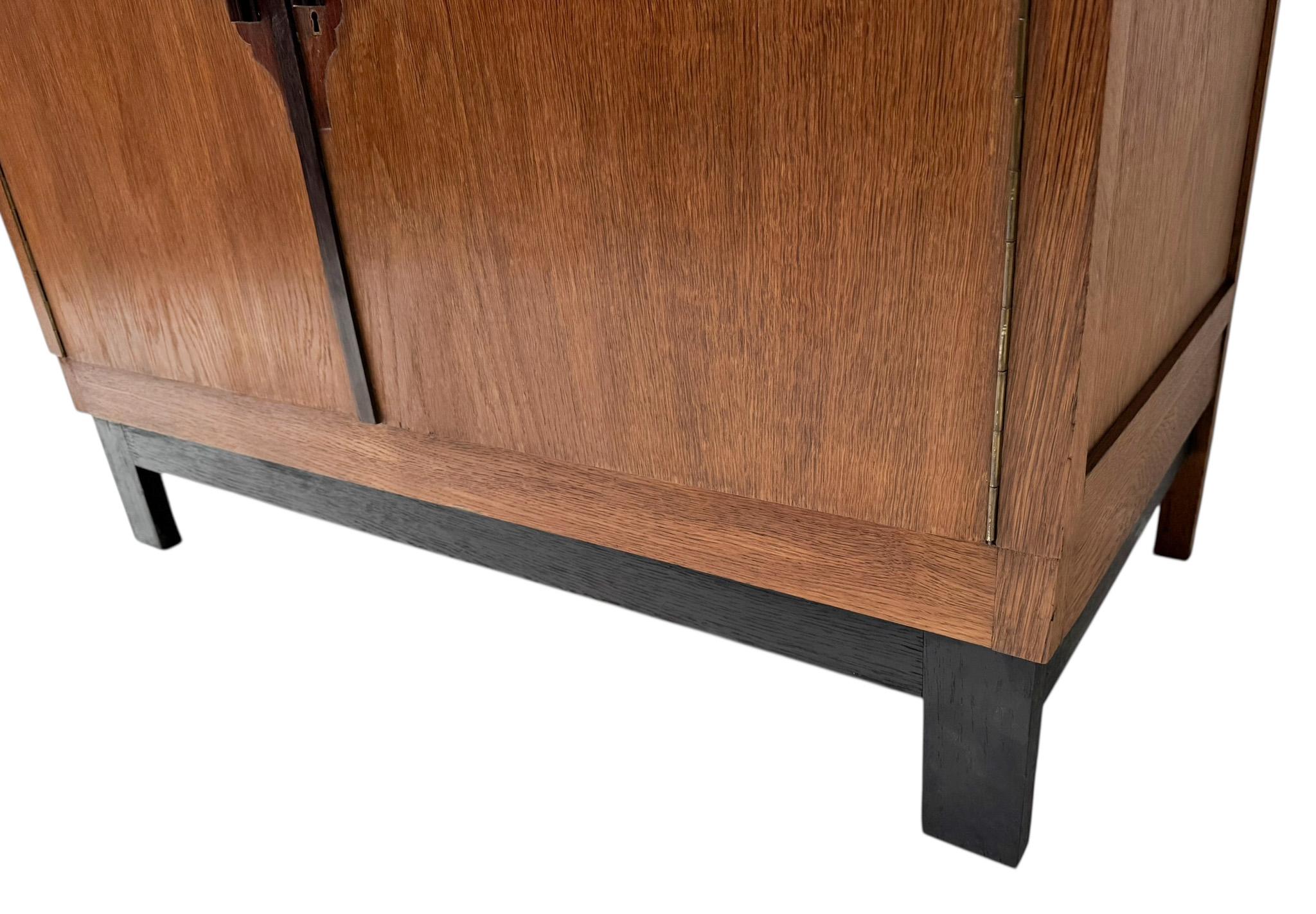 Aparador o credenza modernista art déco con tapa lacada en negro, años 30 en venta 2