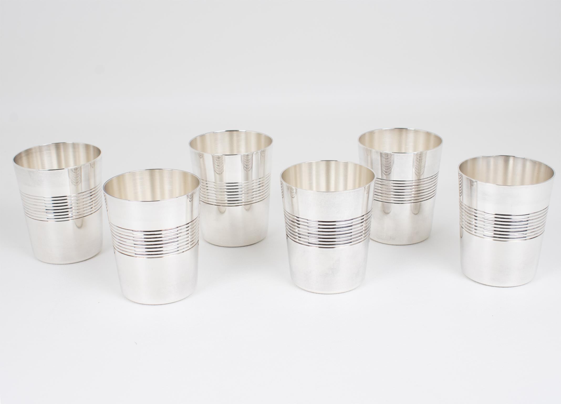 Français Coupes à cocktail ou verres à liqueur en métal argenté Art Déco Moderniste par Ercuis en vente