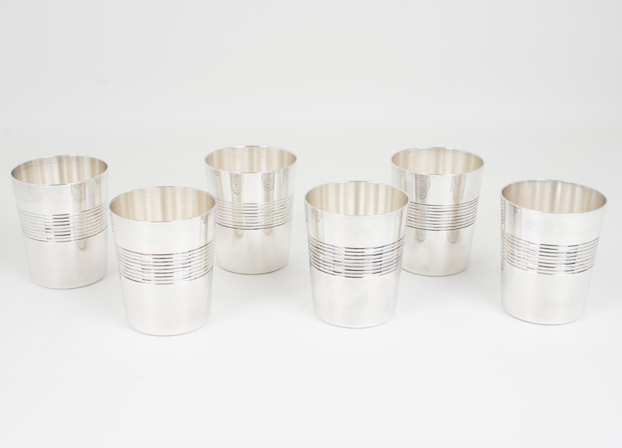 Coupes à cocktail ou verres à liqueur en métal argenté Art Déco Moderniste par Ercuis Excellent état - En vente à Atlanta, GA