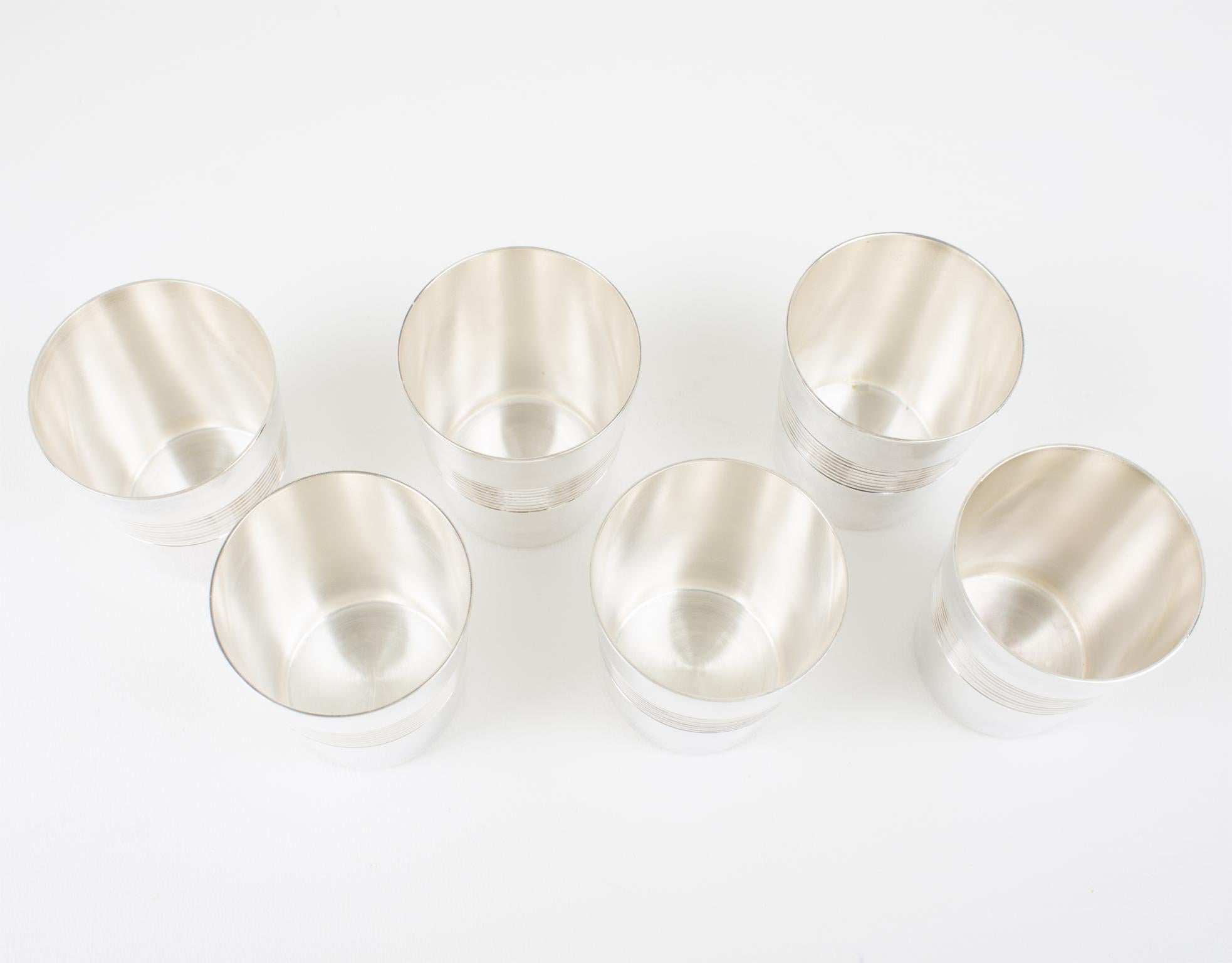 Milieu du XXe siècle Coupes à cocktail ou verres à liqueur en métal argenté Art Déco Moderniste par Ercuis en vente